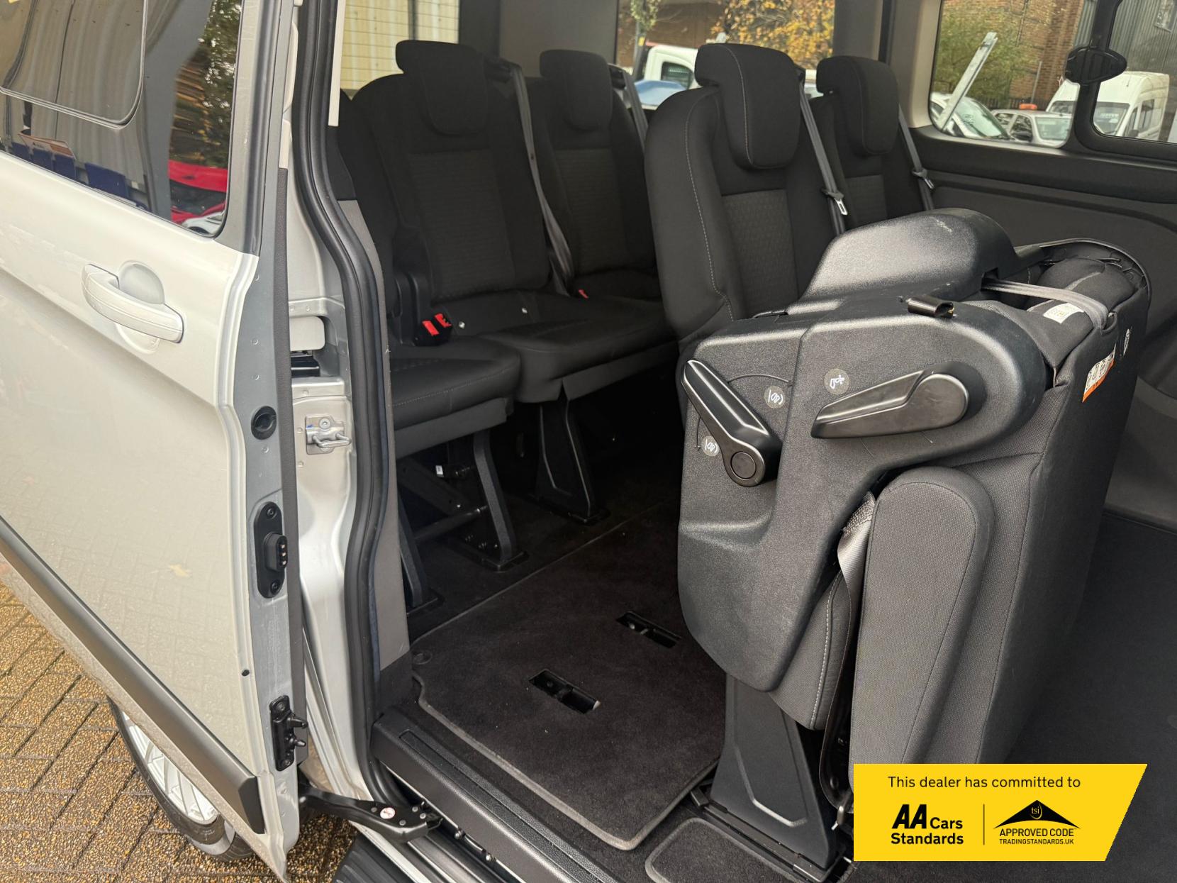 Ford Tourneo Custom 2.0 320 EcoBlue Zetec Minibus Double Cab 5dr Diesel Manual L1 Euro 6 (s/s) (130 ps)