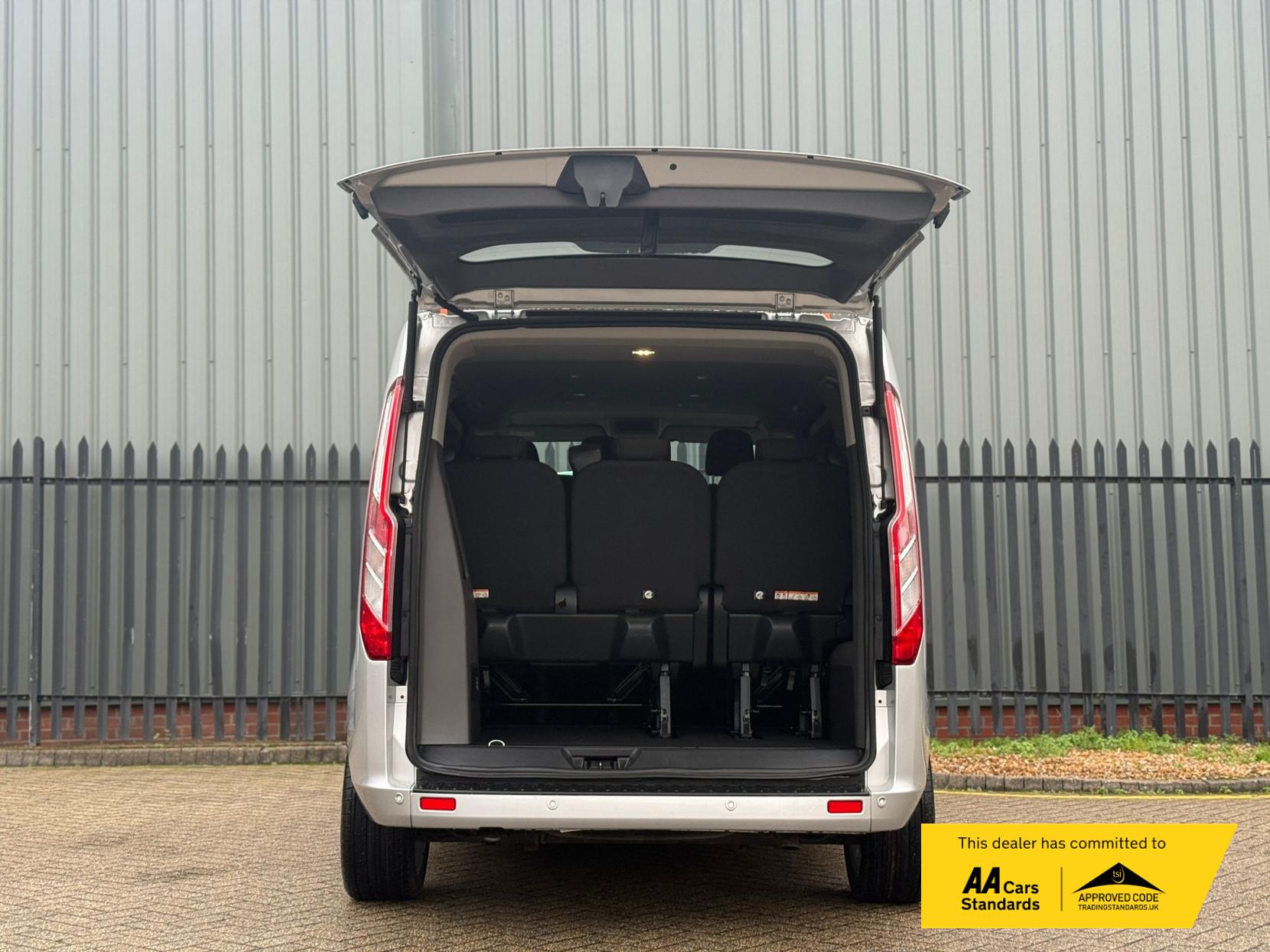 Ford Tourneo Custom 2.0 320 EcoBlue Zetec Minibus Double Cab 5dr Diesel Manual L1 Euro 6 (s/s) (130 ps)