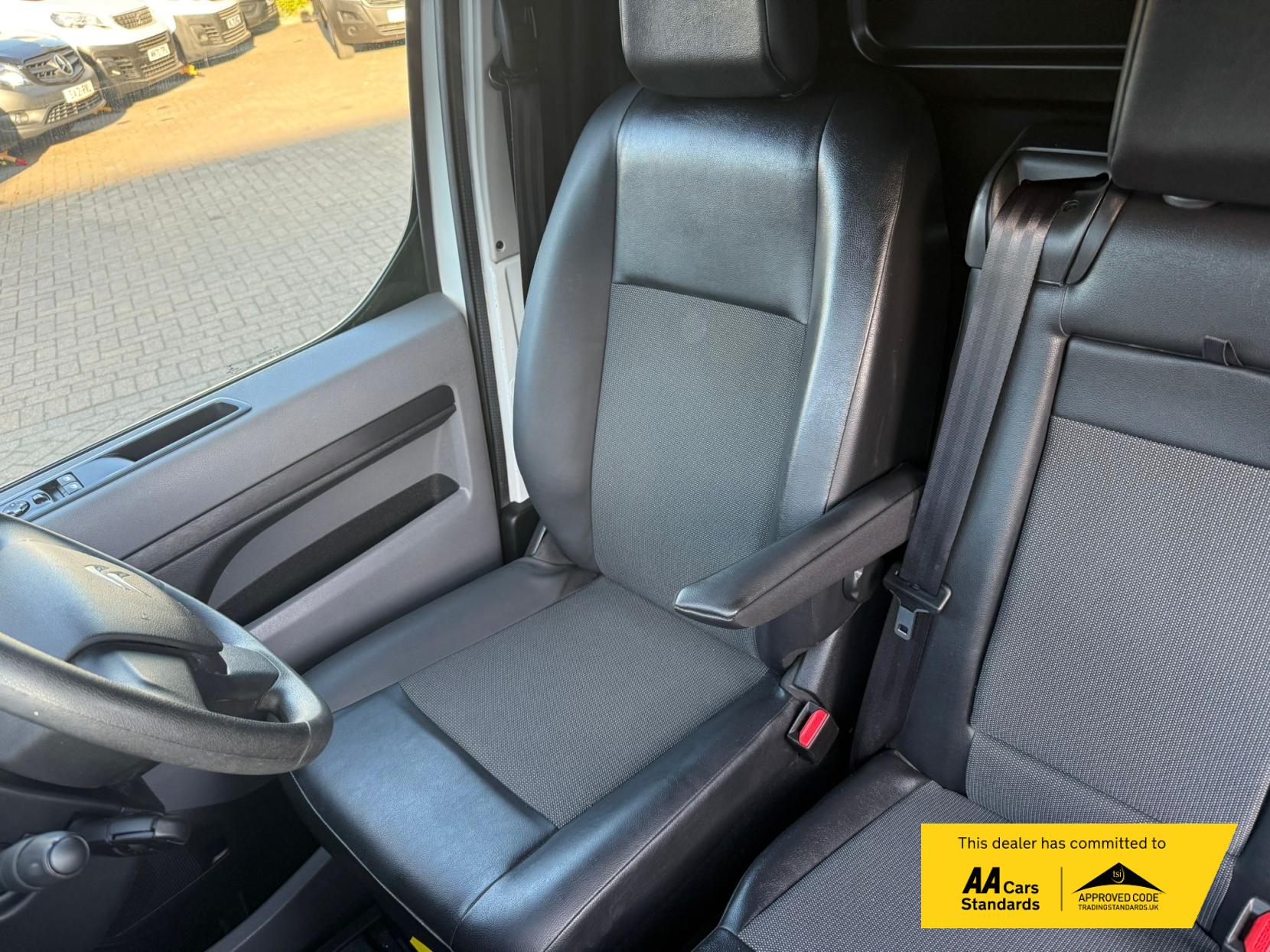 Citroen Dispatch 1.5 BlueHDi 1000 Enterprise XS Panel Van 6dr Diesel Manual FWD 1 Euro 6 (s/s) (100 ps)