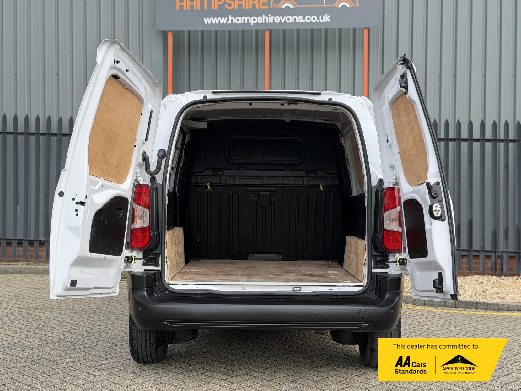 Peugeot Partner 1.5 BlueHDi 1000 Professional Standard Panel Van 5dr Diesel Manual SWB Euro 6 (s/s) (100 ps)