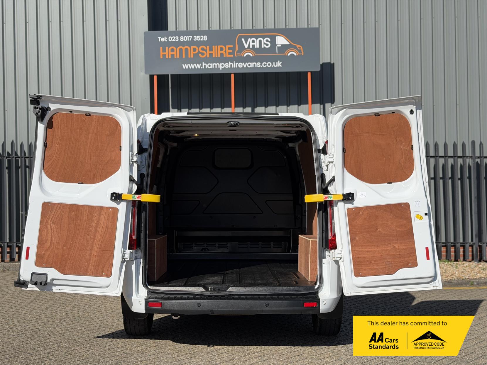 2019 Ford Transit Custom 2.0 300 EcoBlue Trend Panel Van 5dr Diesel Auto L1 H1 Euro 6 (s/s) (130 ps) - Thumbnail 18