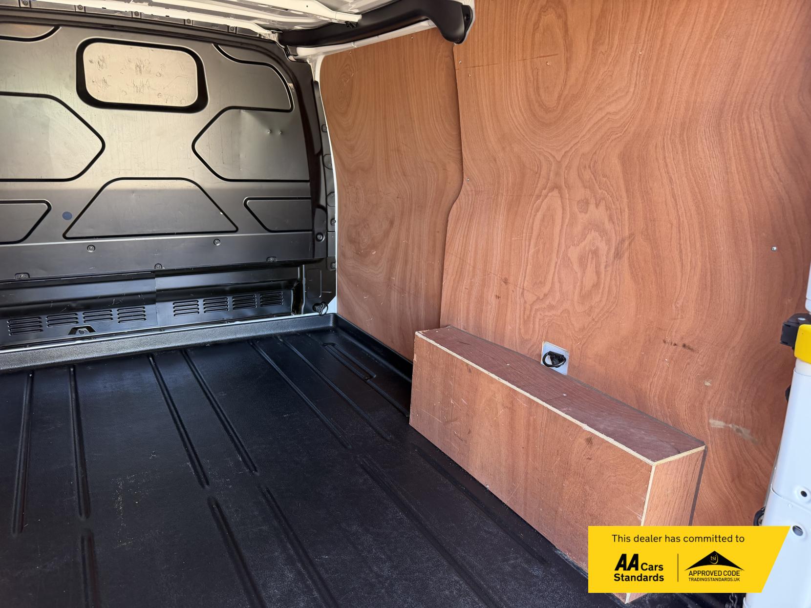 2019 Ford Transit Custom 2.0 300 EcoBlue Trend Panel Van 5dr Diesel Auto L1 H1 Euro 6 (s/s) (130 ps) - Thumbnail 21