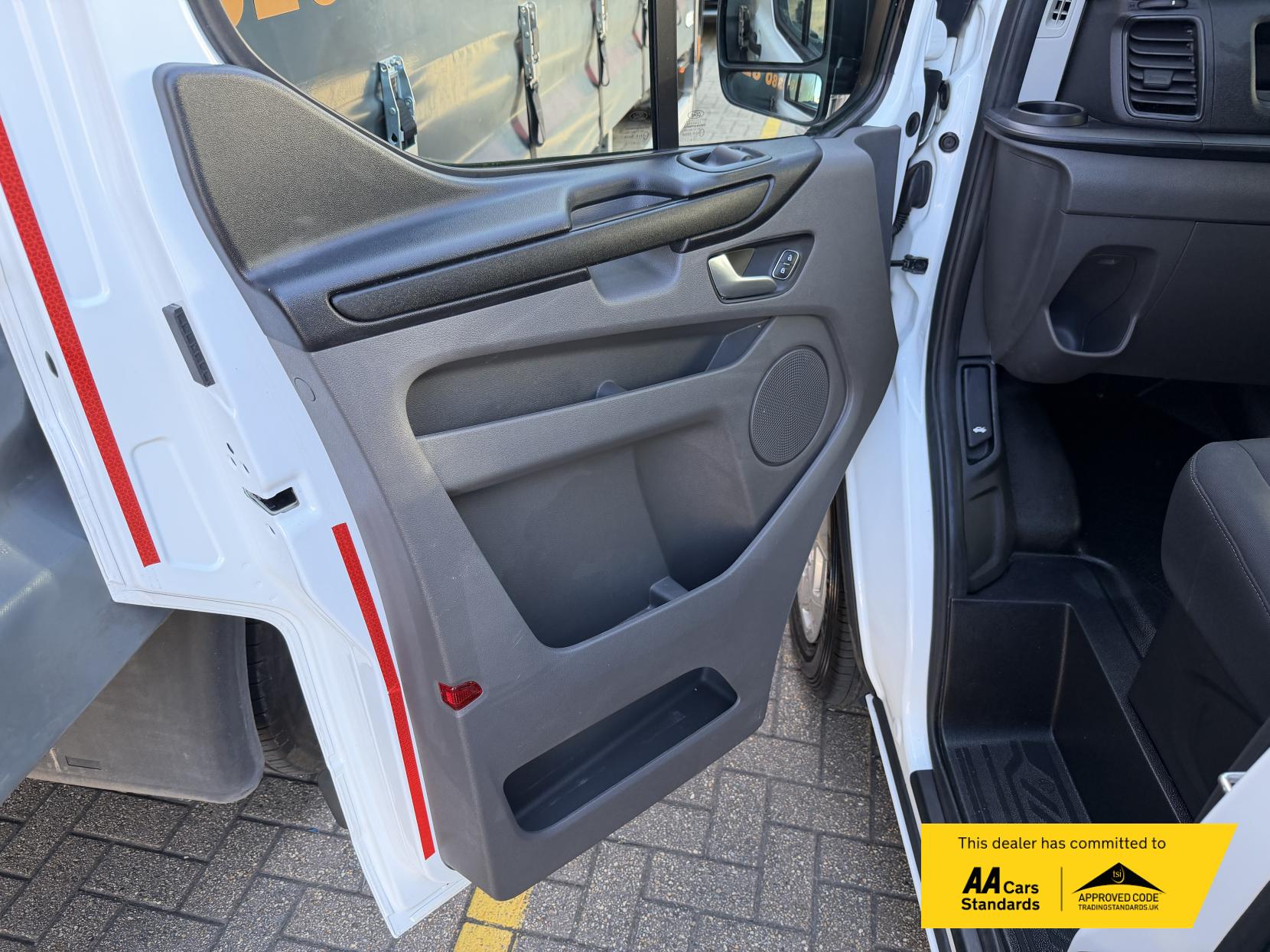 2019 Ford Transit Custom 2.0 300 EcoBlue Trend Panel Van 5dr Diesel Auto L1 H1 Euro 6 (s/s) (130 ps) - Thumbnail 24