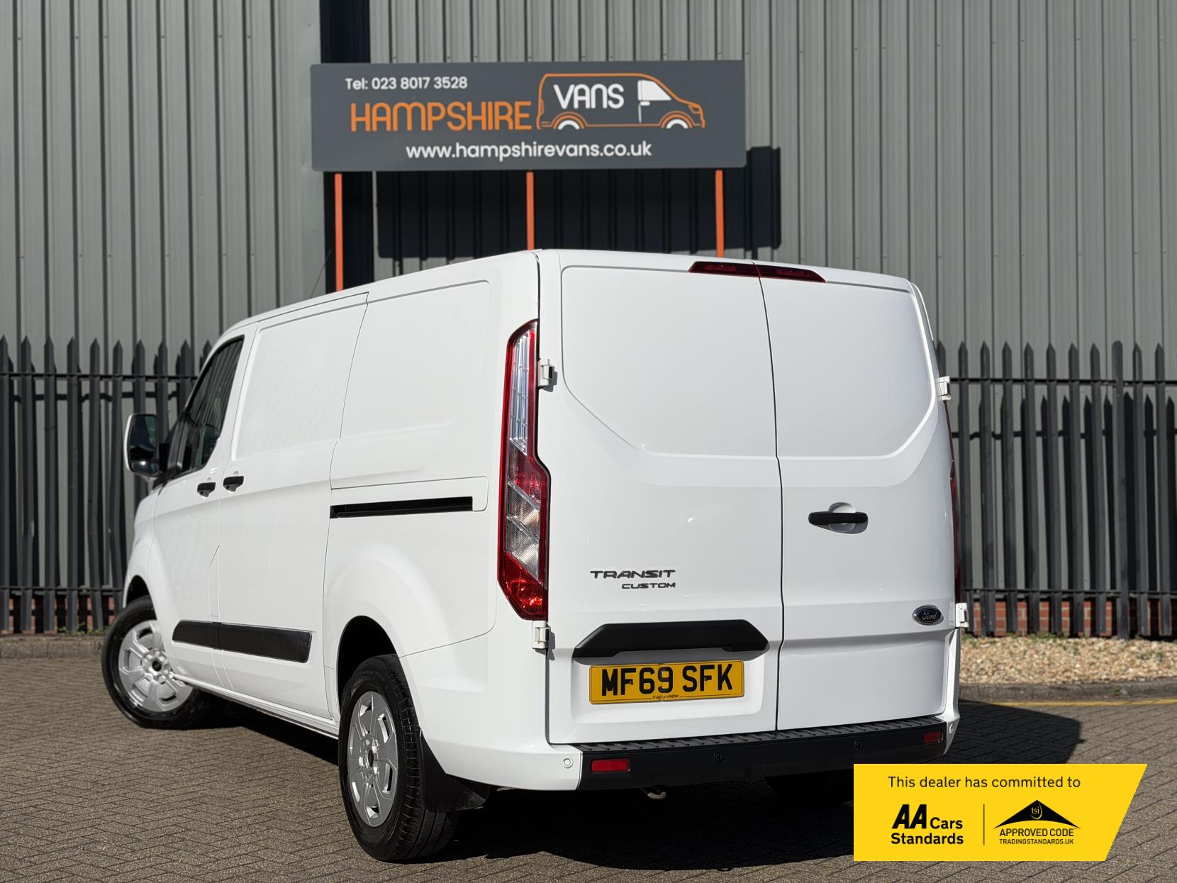 2019 Ford Transit Custom 2.0 300 EcoBlue Trend Panel Van 5dr Diesel Auto L1 H1 Euro 6 (s/s) (130 ps) - Thumbnail 4