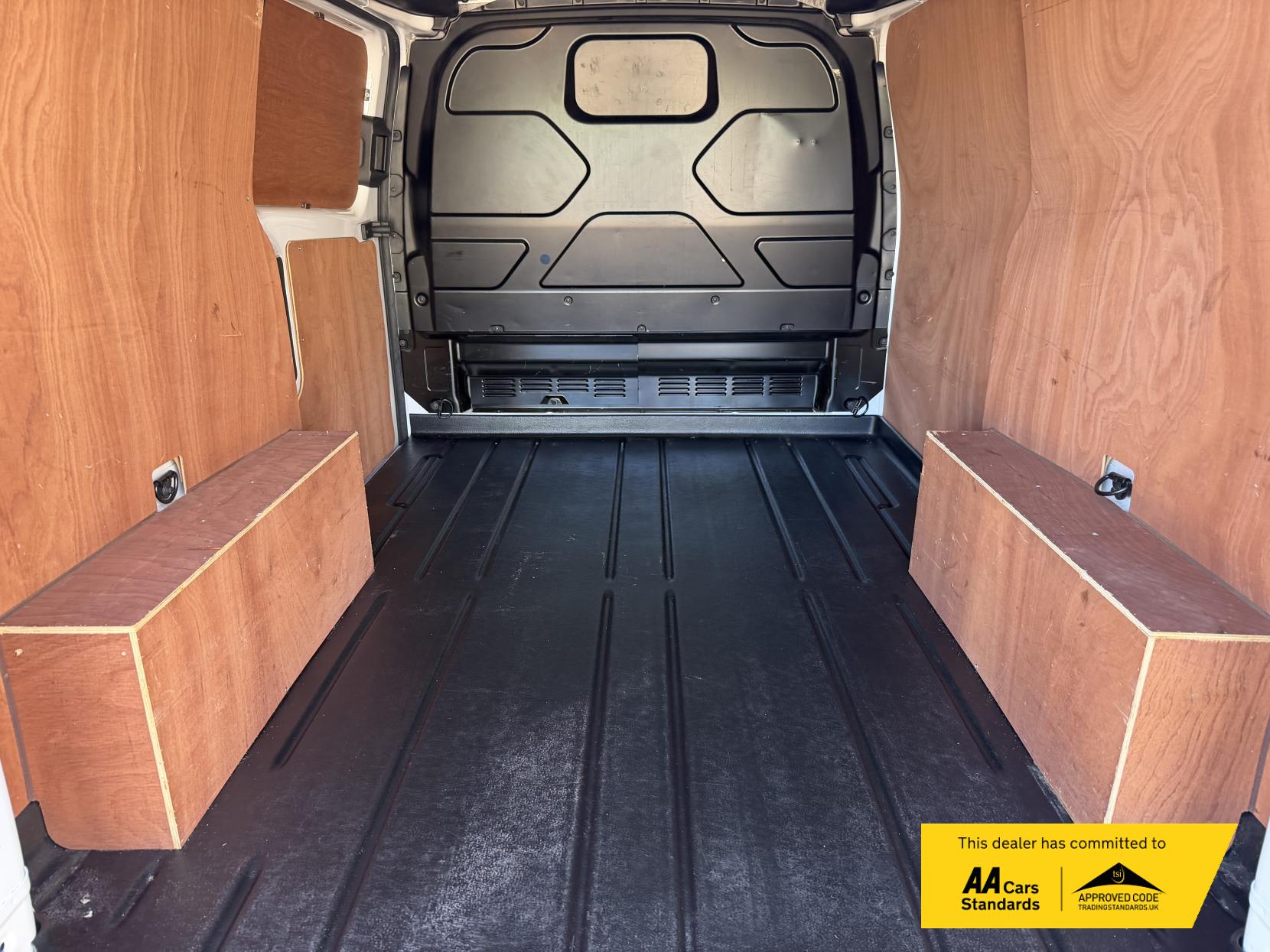 2019 Ford Transit Custom 2.0 300 EcoBlue Trend Panel Van 5dr Diesel Auto L1 H1 Euro 6 (s/s) (130 ps) - Thumbnail 20