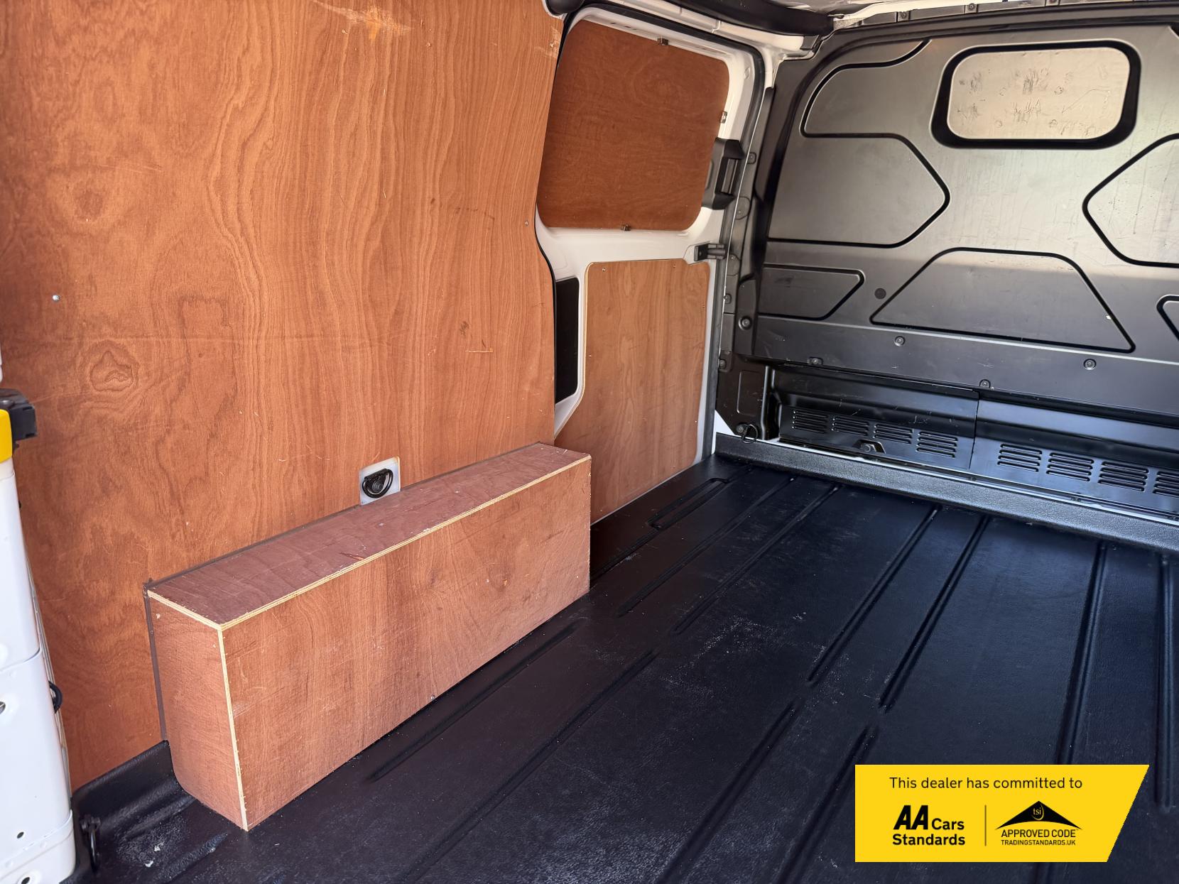 2019 Ford Transit Custom 2.0 300 EcoBlue Trend Panel Van 5dr Diesel Auto L1 H1 Euro 6 (s/s) (130 ps) - Thumbnail 19