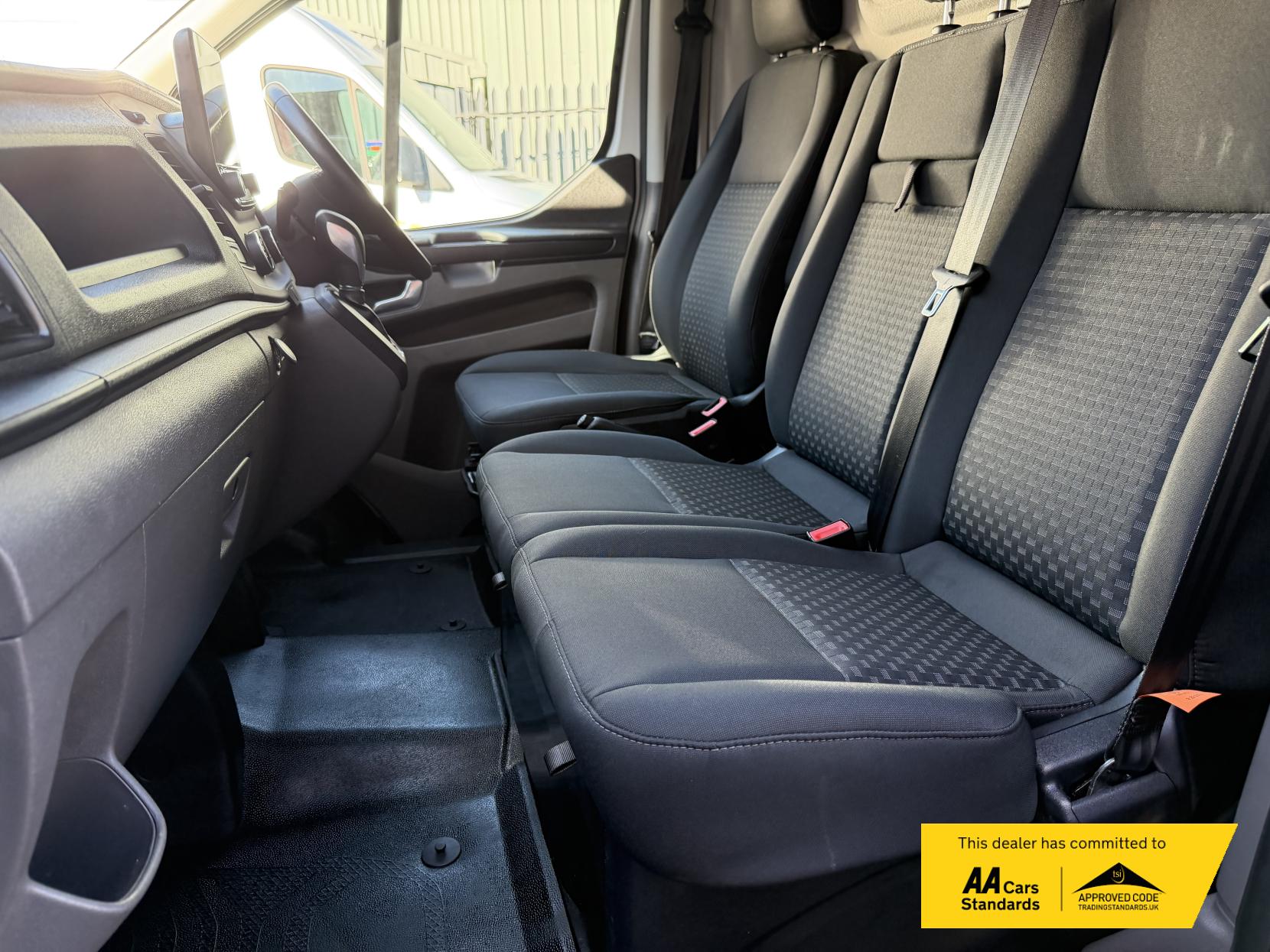 2019 Ford Transit Custom 2.0 300 EcoBlue Trend Panel Van 5dr Diesel Auto L1 H1 Euro 6 (s/s) (130 ps) - Thumbnail 14