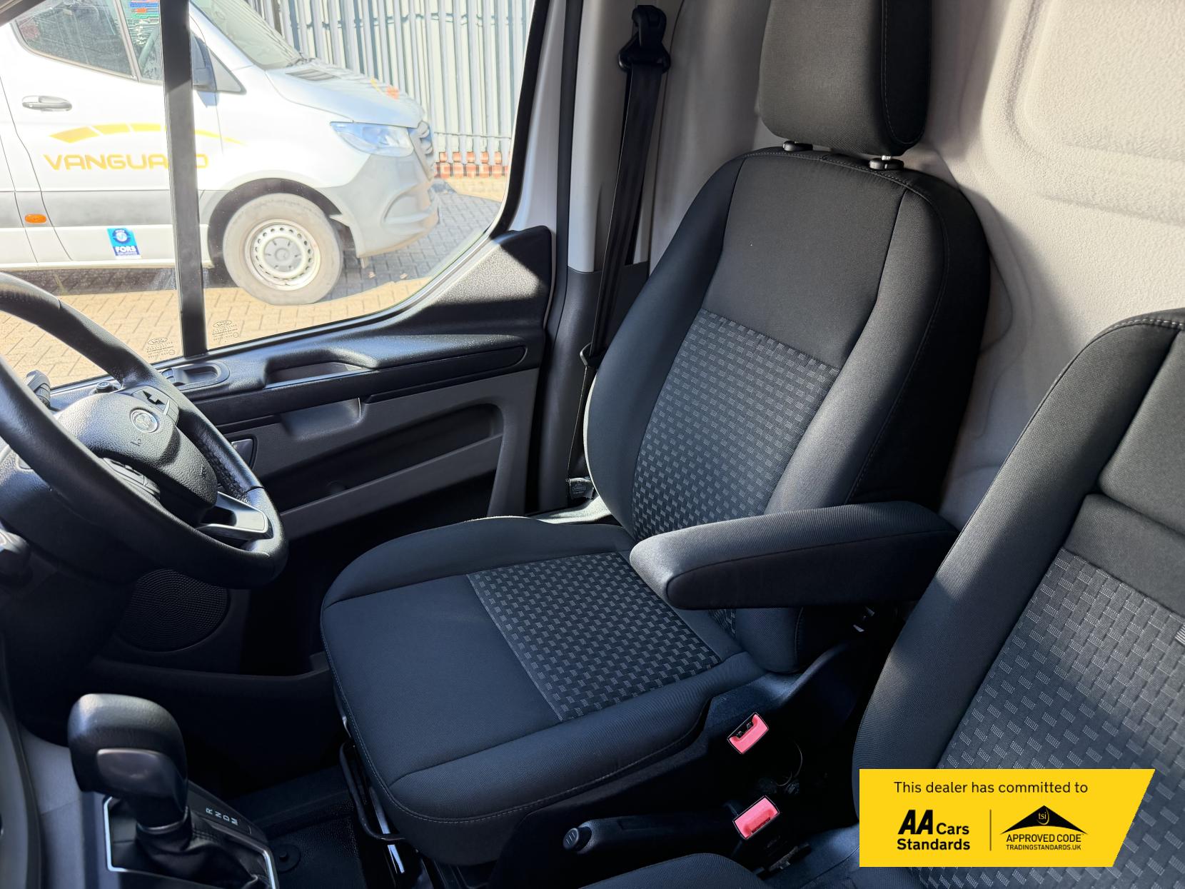 2019 Ford Transit Custom 2.0 300 EcoBlue Trend Panel Van 5dr Diesel Auto L1 H1 Euro 6 (s/s) (130 ps) - Thumbnail 10