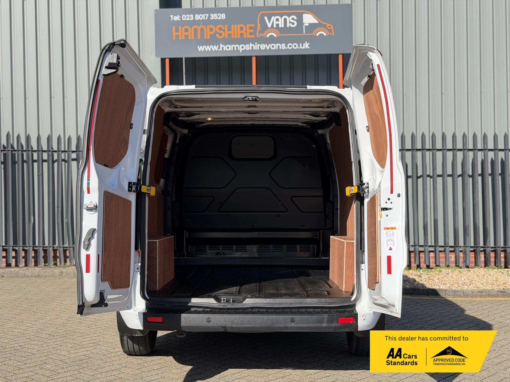2019 Ford Transit Custom 2.0 300 EcoBlue Trend Panel Van 5dr Diesel Auto L1 H1 Euro 6 (s/s) (130 ps) - Thumbnail 17