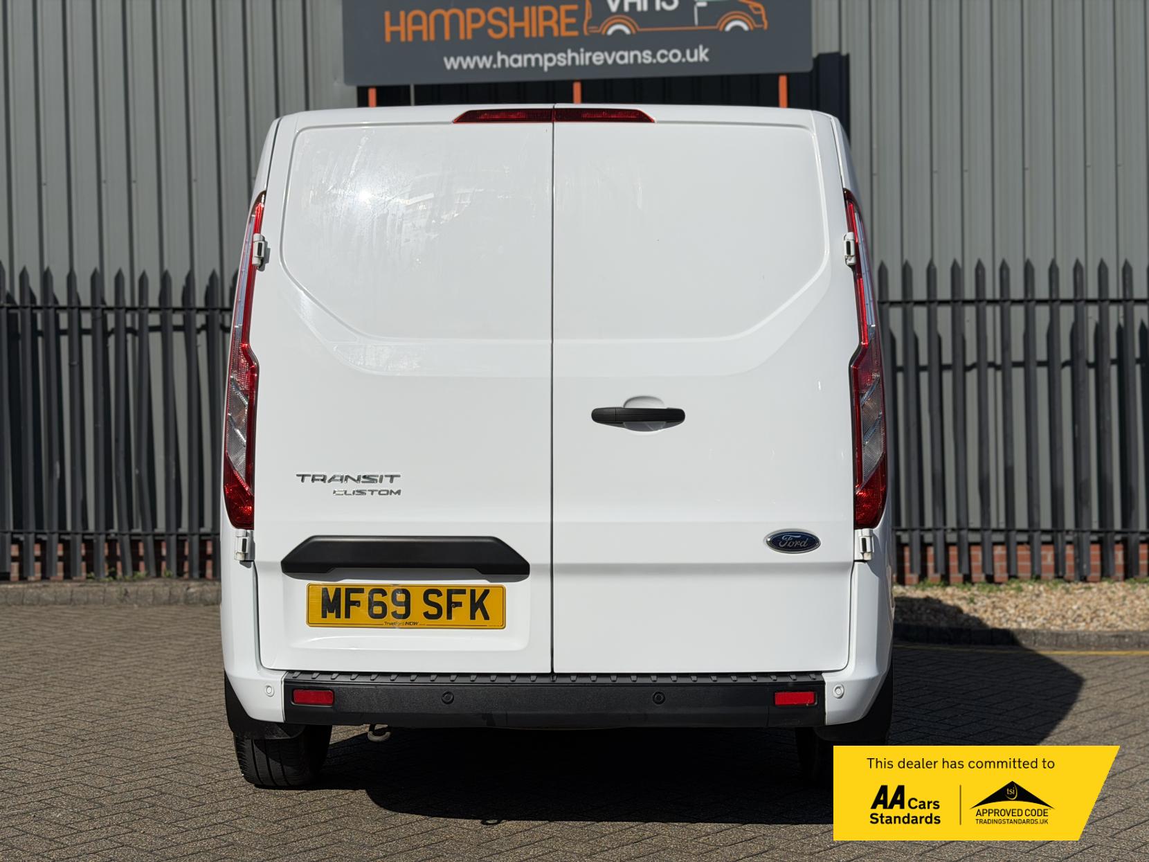 2019 Ford Transit Custom 2.0 300 EcoBlue Trend Panel Van 5dr Diesel Auto L1 H1 Euro 6 (s/s) (130 ps) - Thumbnail 16