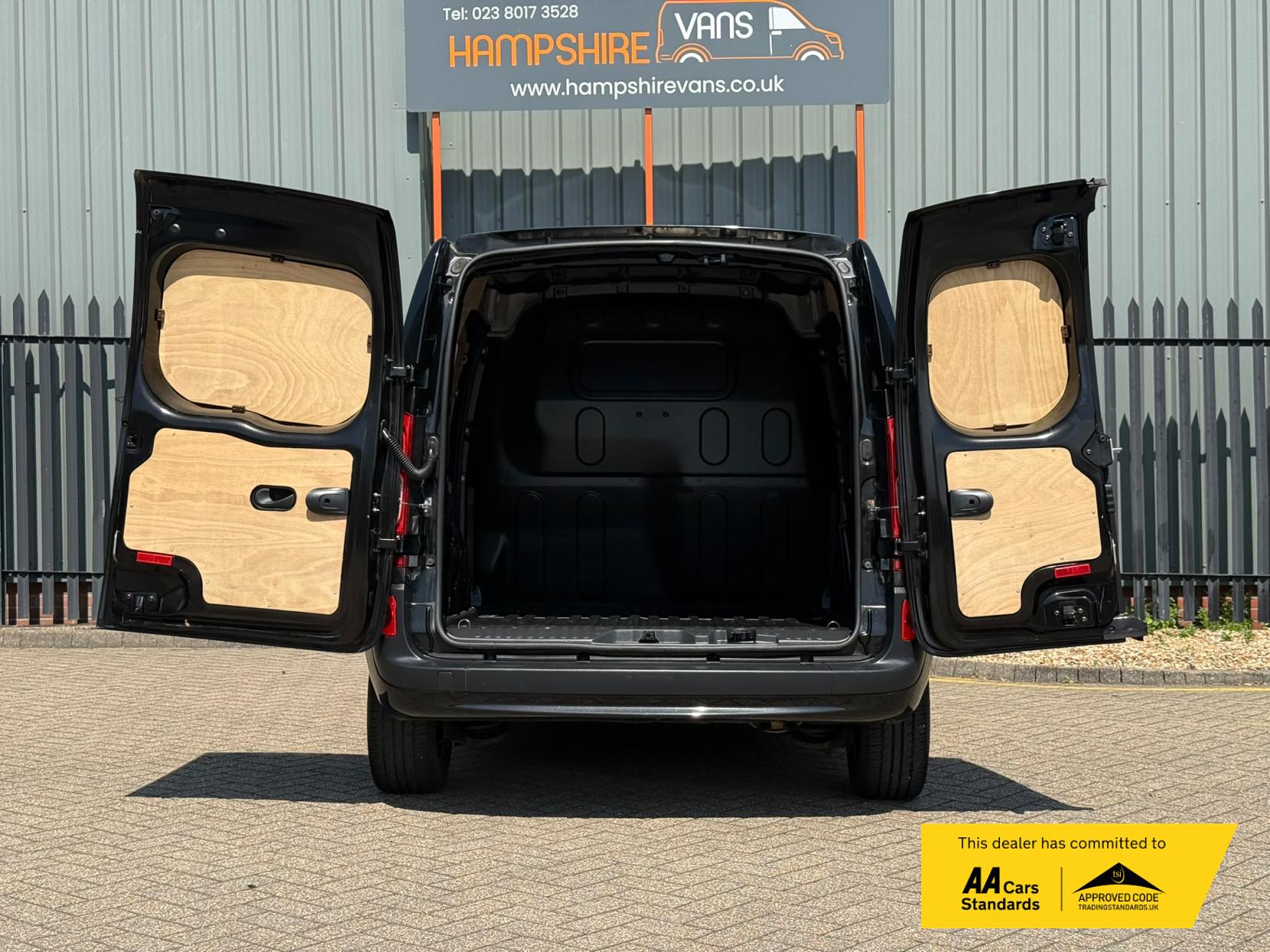2016 Mercedes-Benz Citan 1.5 111 CDI Sport Panel Van 5dr Diesel Manual L2 Euro 5 (110 ps) - Thumbnail 11