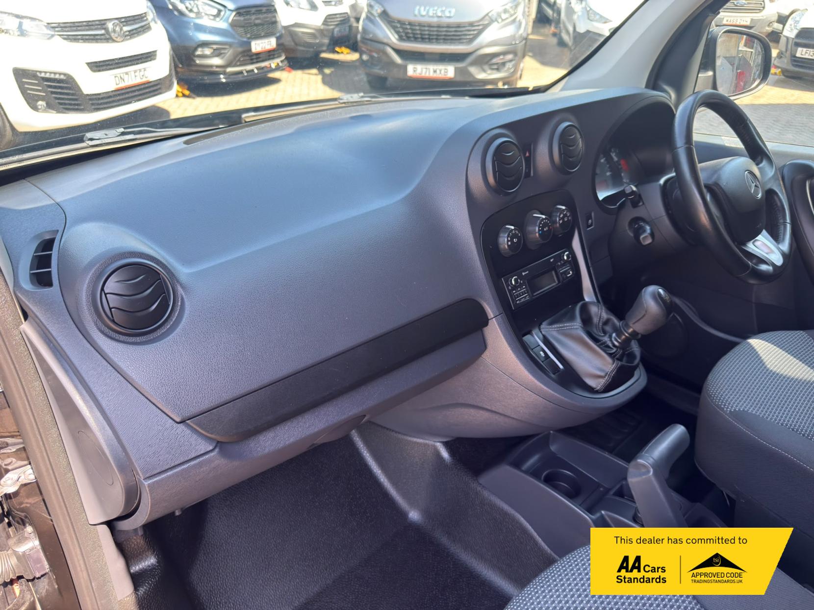 2016 Mercedes-Benz Citan 1.5 111 CDI Sport Panel Van 5dr Diesel Manual L2 Euro 5 (110 ps) - Thumbnail 23