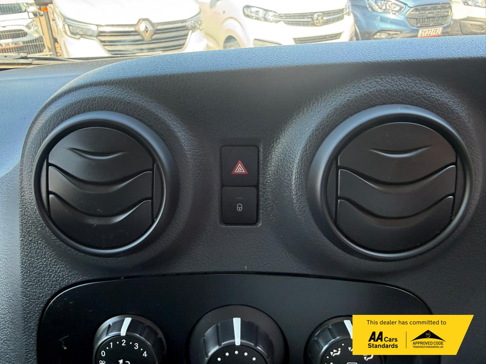 2016 Mercedes-Benz Citan 1.5 111 CDI Sport Panel Van 5dr Diesel Manual L2 Euro 5 (110 ps) - Thumbnail 29