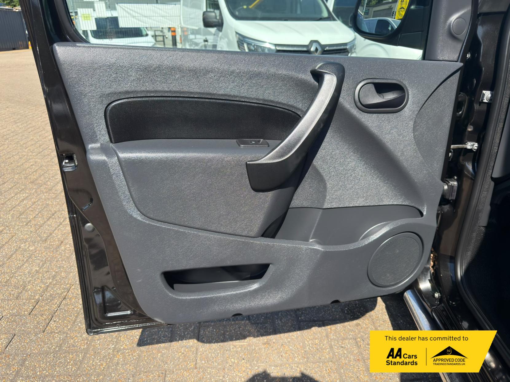 2016 Mercedes-Benz Citan 1.5 111 CDI Sport Panel Van 5dr Diesel Manual L2 Euro 5 (110 ps) - Thumbnail 21