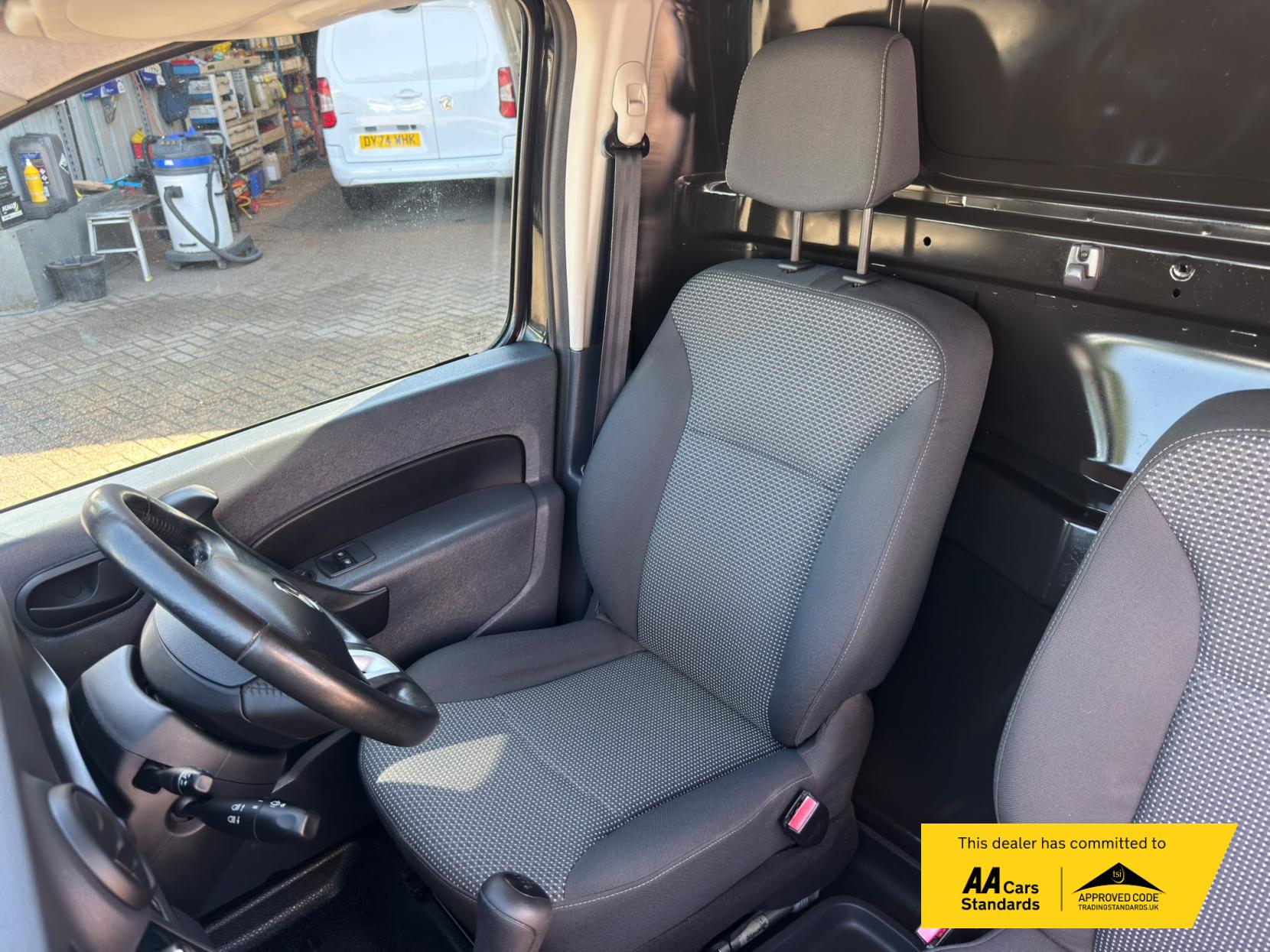 2016 Mercedes-Benz Citan 1.5 111 CDI Sport Panel Van 5dr Diesel Manual L2 Euro 5 (110 ps) - Thumbnail 17