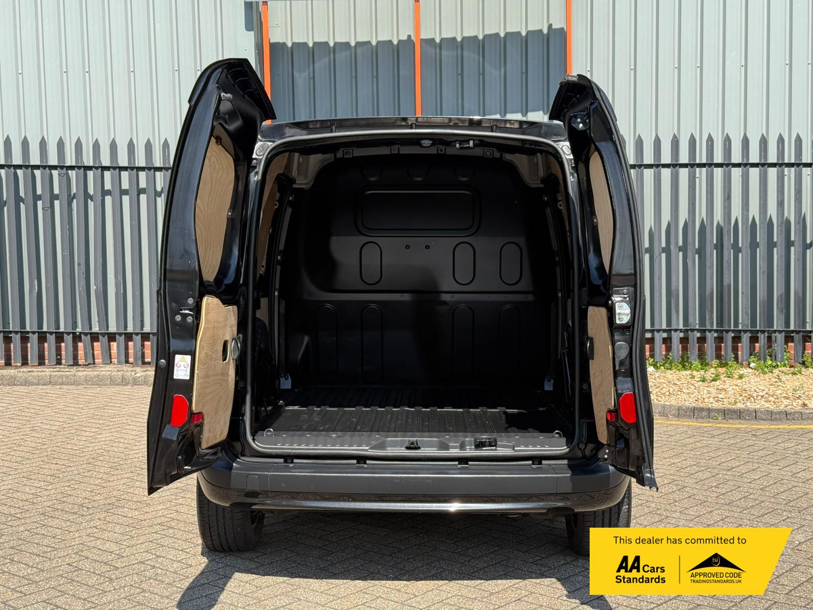 2016 Mercedes-Benz Citan 1.5 111 CDI Sport Panel Van 5dr Diesel Manual L2 Euro 5 (110 ps) - Thumbnail 10