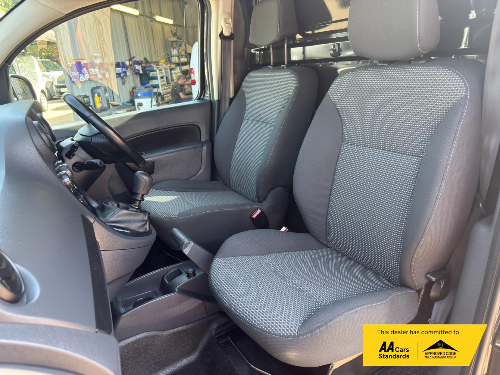 2016 Mercedes-Benz Citan 1.5 111 CDI Sport Panel Van 5dr Diesel Manual L2 Euro 5 (110 ps) - Thumbnail 18