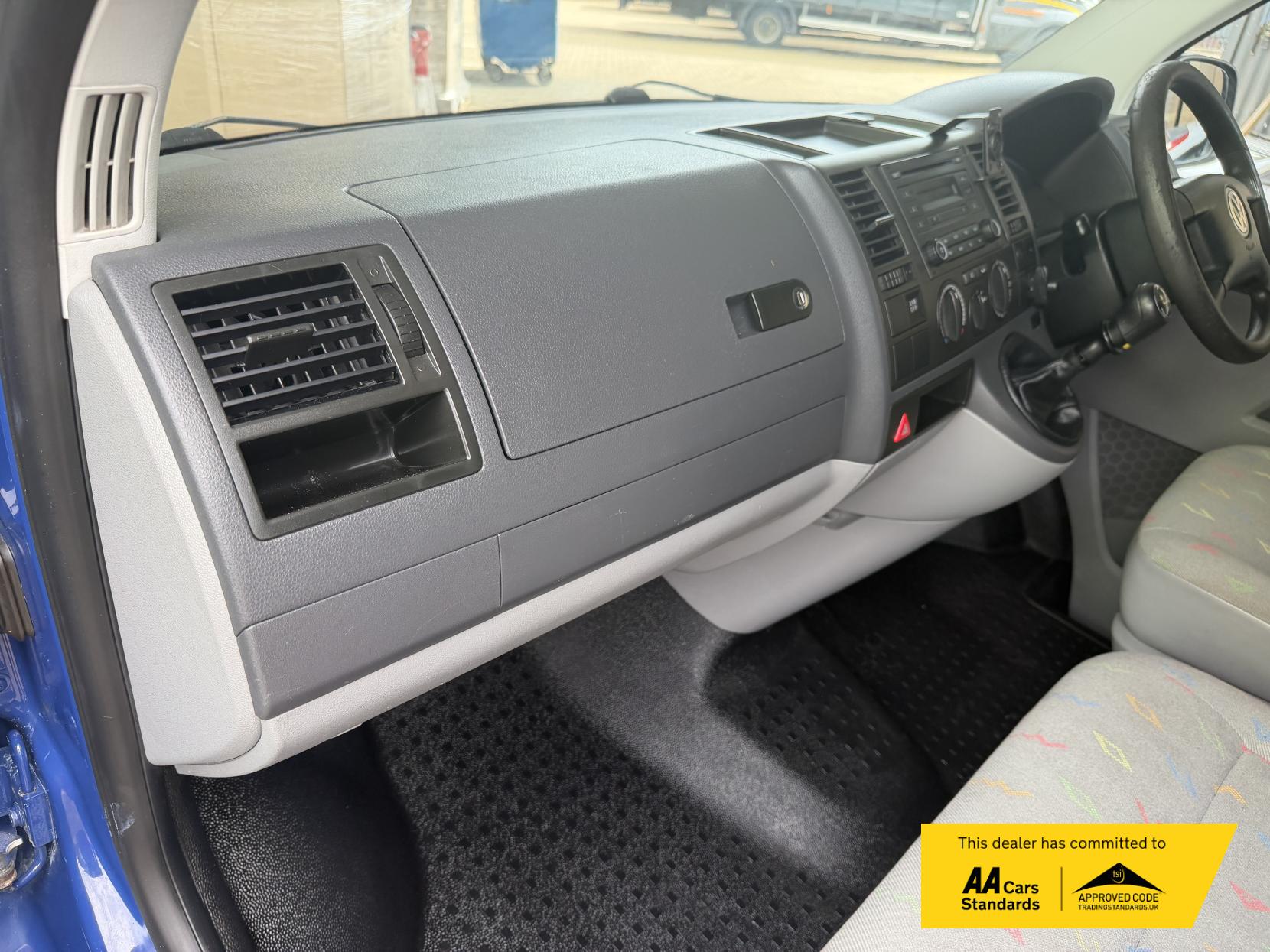 2007 Volkswagen Transporter 2.5 TDI PD Trendline Panel Van 4dr Diesel Manual L1 H1 (128 bhp) - Thumbnail 24
