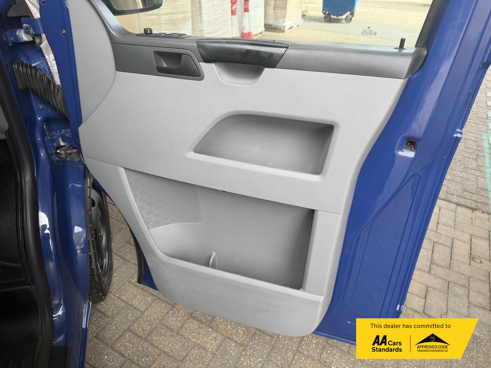 2007 Volkswagen Transporter 2.5 TDI PD Trendline Panel Van 4dr Diesel Manual L1 H1 (128 bhp) - Thumbnail 38