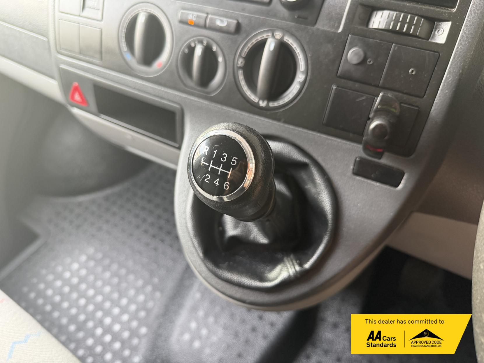 2007 Volkswagen Transporter 2.5 TDI PD Trendline Panel Van 4dr Diesel Manual L1 H1 (128 bhp) - Thumbnail 30