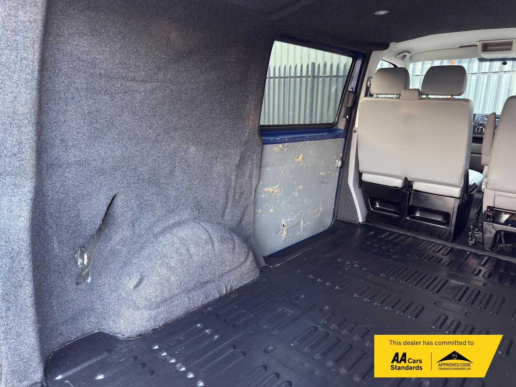 2007 Volkswagen Transporter 2.5 TDI PD Trendline Panel Van 4dr Diesel Manual L1 H1 (128 bhp) - Thumbnail 12
