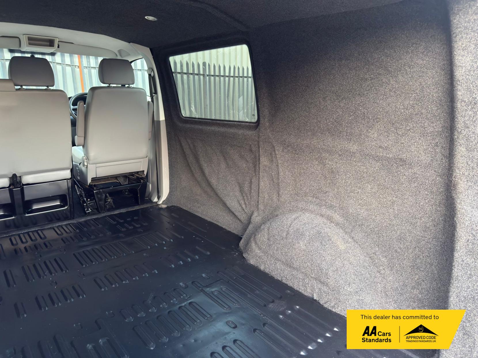 2007 Volkswagen Transporter 2.5 TDI PD Trendline Panel Van 4dr Diesel Manual L1 H1 (128 bhp) - Thumbnail 14