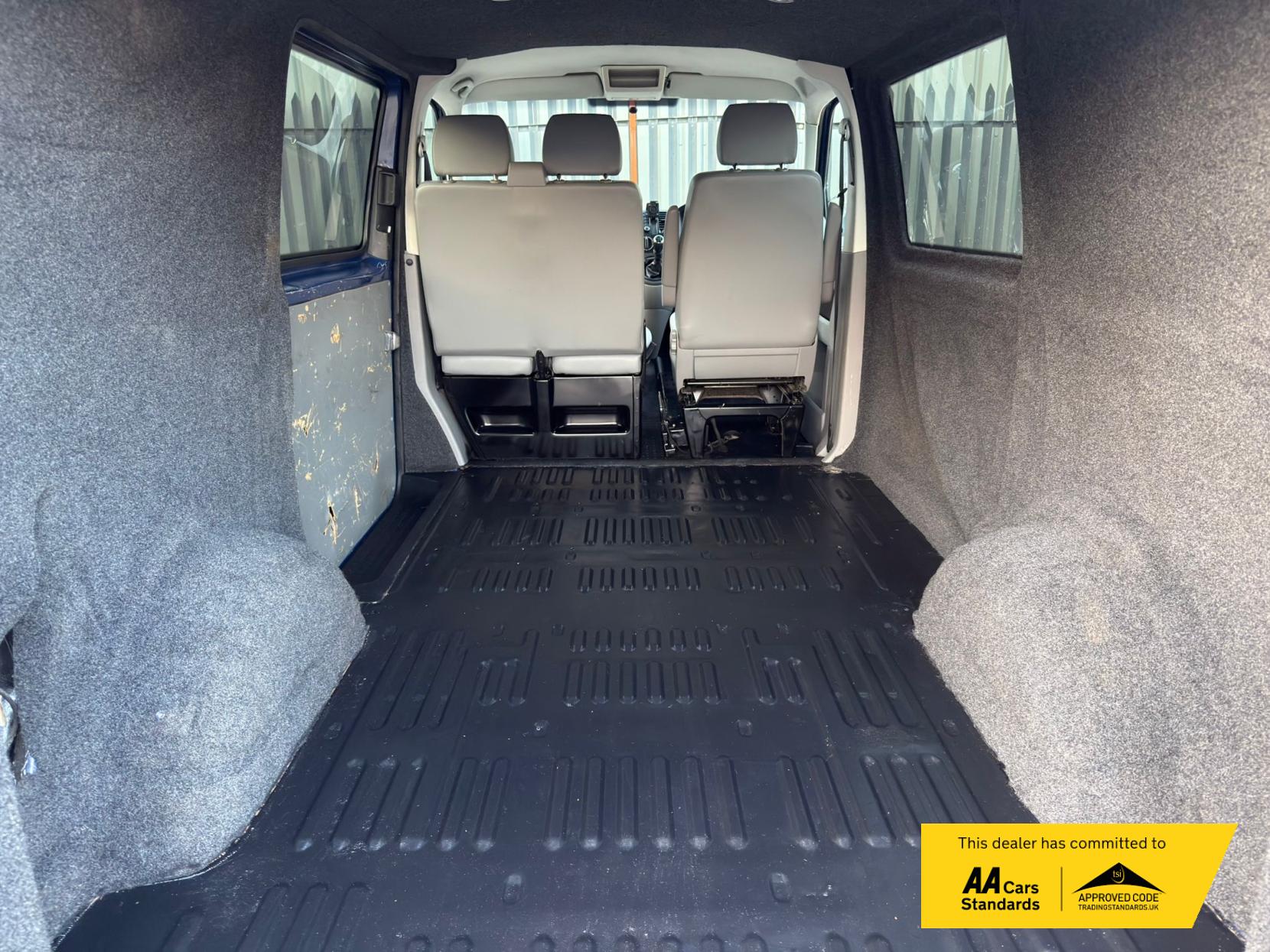 2007 Volkswagen Transporter 2.5 TDI PD Trendline Panel Van 4dr Diesel Manual L1 H1 (128 bhp) - Thumbnail 13