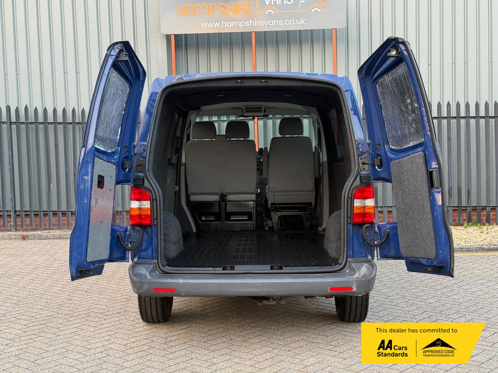 2007 Volkswagen Transporter 2.5 TDI PD Trendline Panel Van 4dr Diesel Manual L1 H1 (128 bhp) - Thumbnail 11