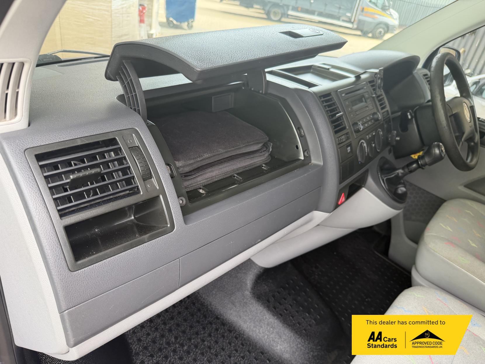2007 Volkswagen Transporter 2.5 TDI PD Trendline Panel Van 4dr Diesel Manual L1 H1 (128 bhp) - Thumbnail 25