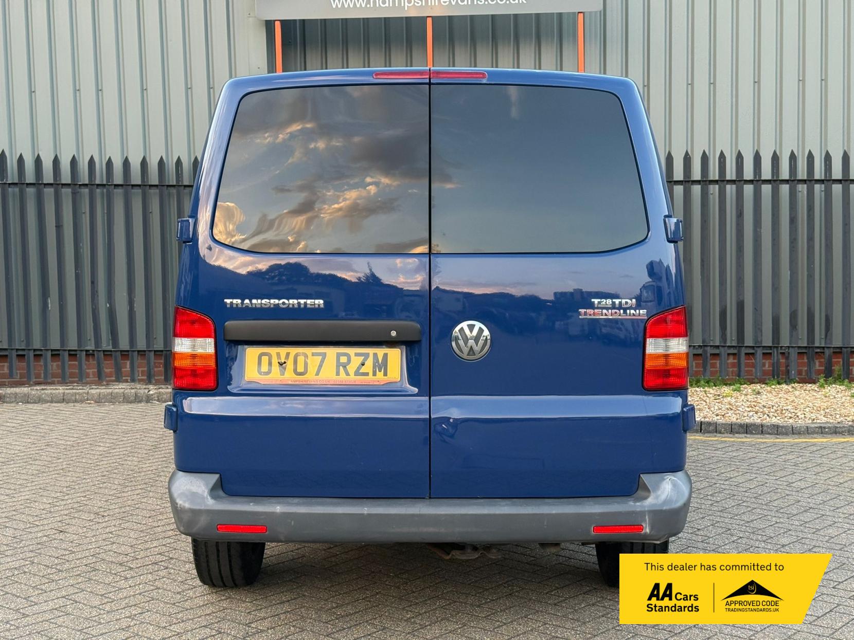 2007 Volkswagen Transporter 2.5 TDI PD Trendline Panel Van 4dr Diesel Manual L1 H1 (128 bhp) - Thumbnail 9