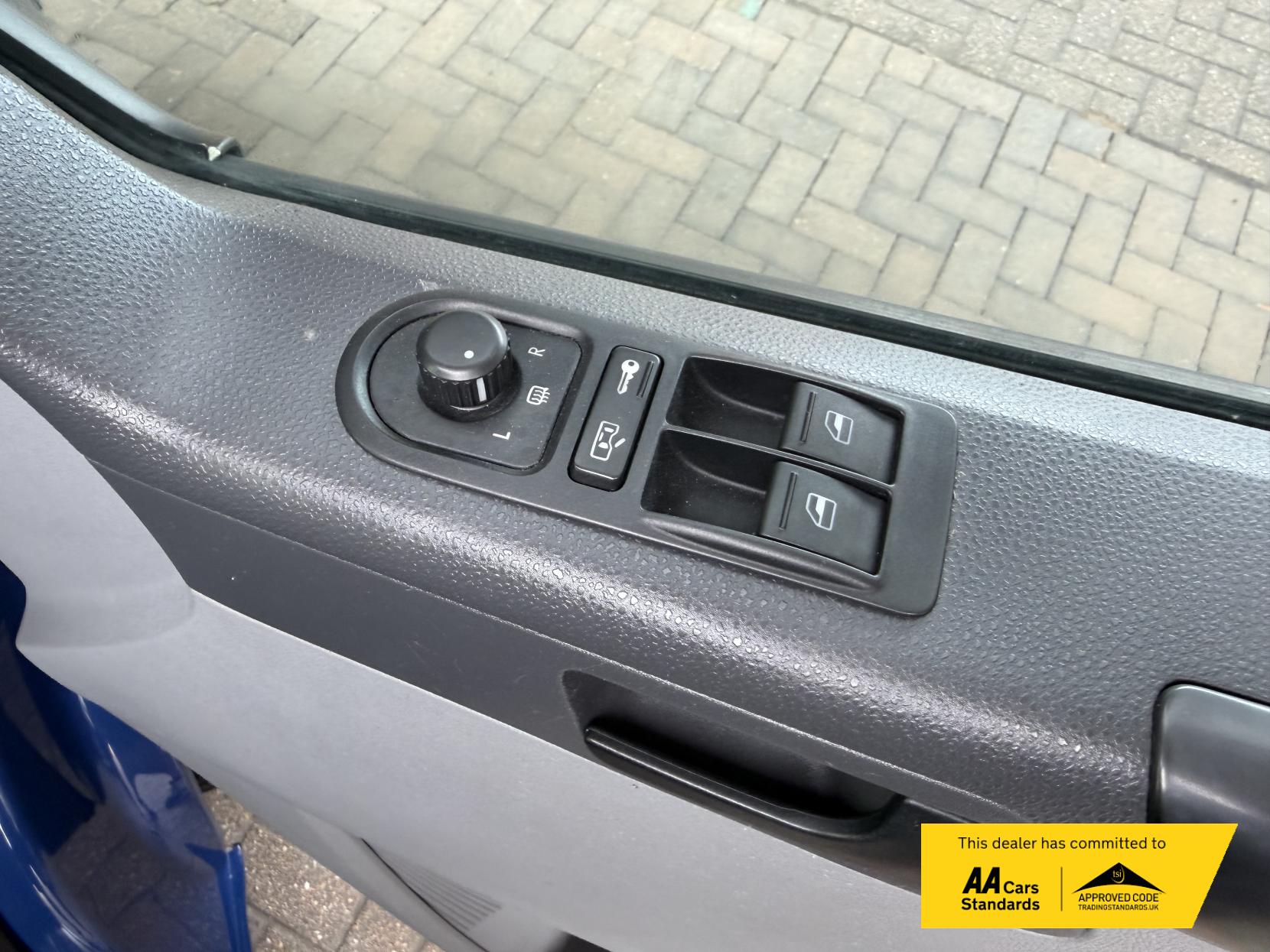 2007 Volkswagen Transporter 2.5 TDI PD Trendline Panel Van 4dr Diesel Manual L1 H1 (128 bhp) - Thumbnail 37