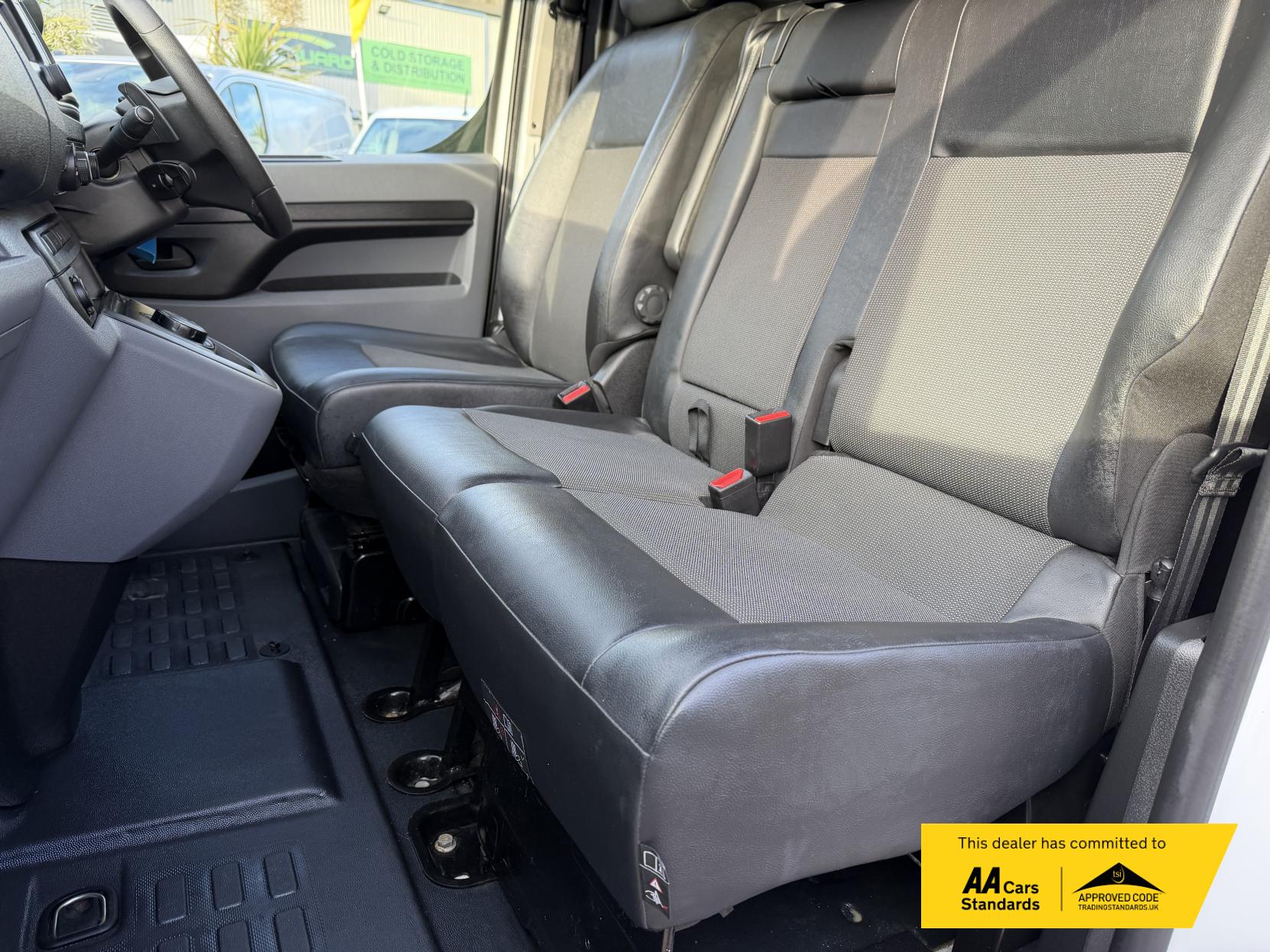 Vauxhall Vivaro 2.0 Turbo D 3100 Sportive Panel Van 5dr Diesel Auto L2 H1 Euro 6 (s/s) (120 ps)