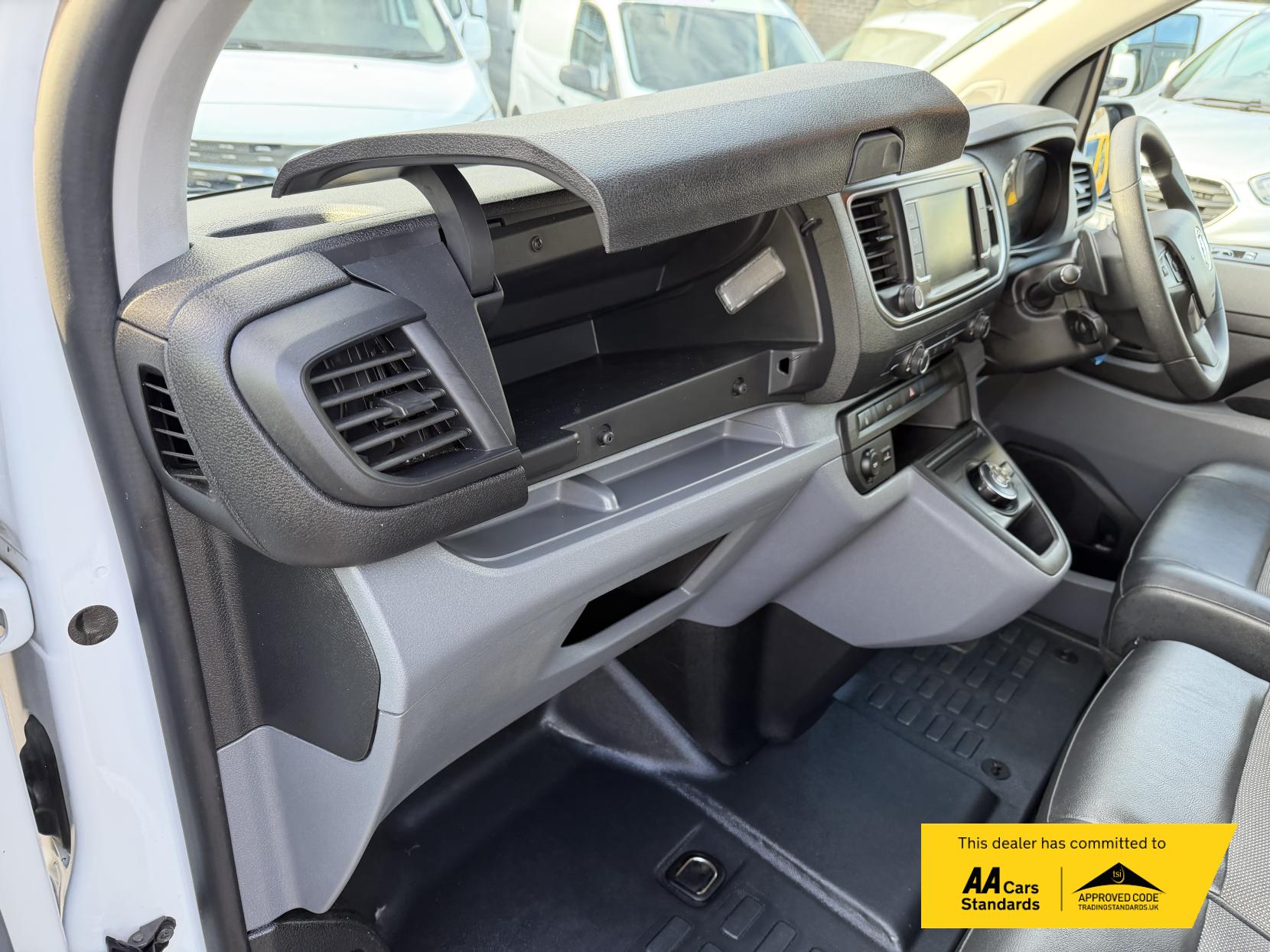 Vauxhall Vivaro 2.0 Turbo D 3100 Sportive Panel Van 5dr Diesel Auto L2 H1 Euro 6 (s/s) (120 ps)