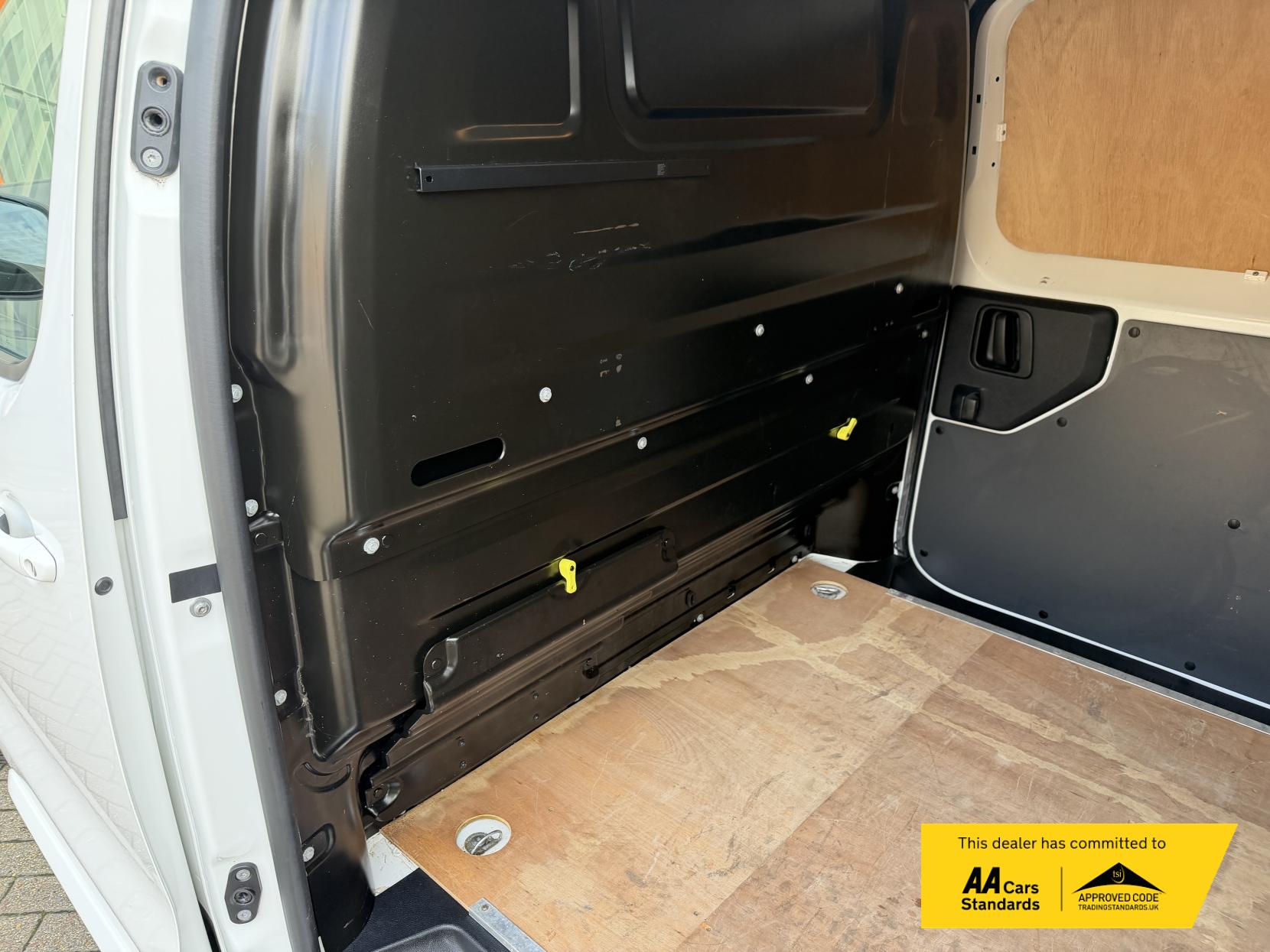 Vauxhall Vivaro 2.0 Turbo D 3100 Sportive Panel Van 5dr Diesel Auto L2 H1 Euro 6 (s/s) (120 ps)