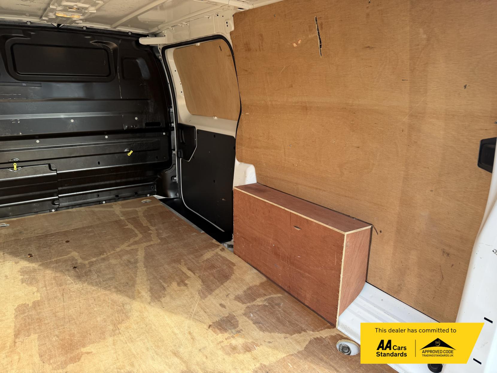 Vauxhall Vivaro 2.0 Turbo D 3100 Sportive Panel Van 5dr Diesel Auto L2 H1 Euro 6 (s/s) (120 ps)