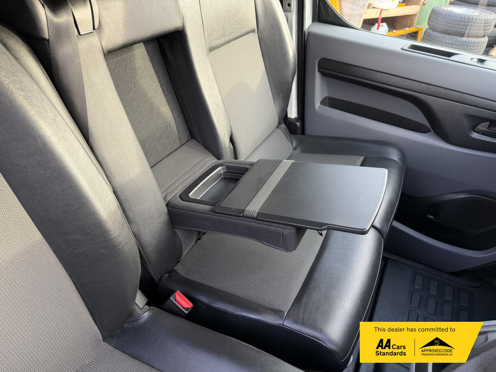 Vauxhall Vivaro 2.0 Turbo D 3100 Sportive Panel Van 5dr Diesel Auto L2 H1 Euro 6 (s/s) (120 ps)