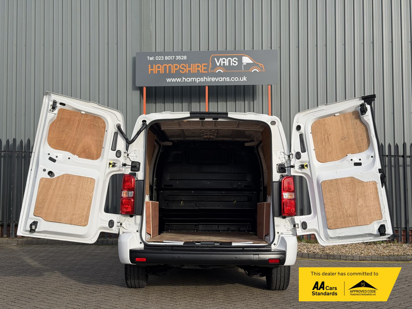 Vauxhall Vivaro 2.0 Turbo D 3100 Sportive Panel Van 5dr Diesel Auto L2 H1 Euro 6 (s/s) (120 ps)