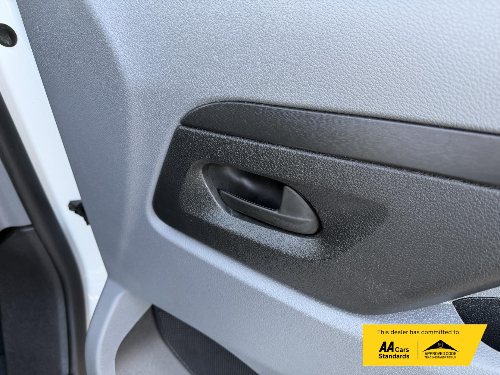 Vauxhall Vivaro 2.0 Turbo D 3100 Sportive Panel Van 5dr Diesel Auto L2 H1 Euro 6 (s/s) (120 ps)