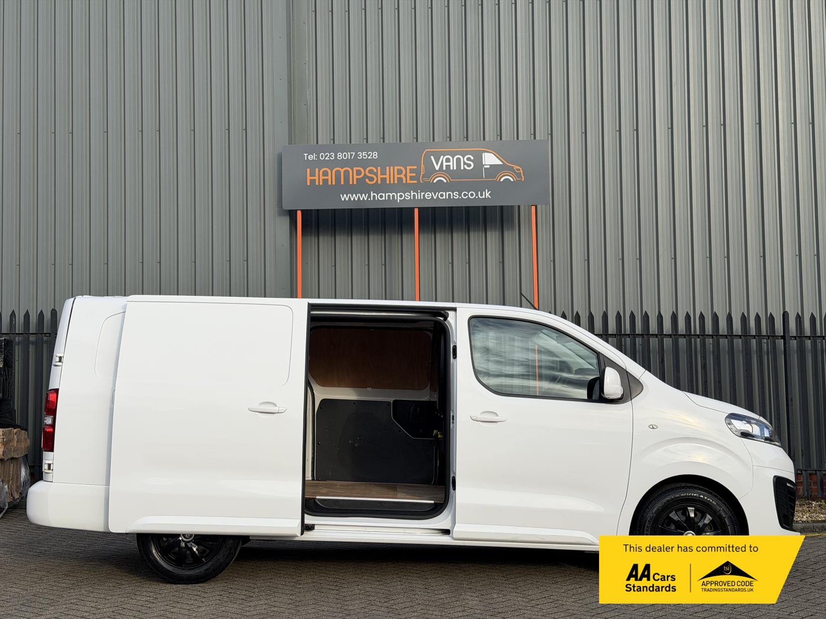 Vauxhall Vivaro 2.0 Turbo D 3100 Sportive Panel Van 5dr Diesel Auto L2 H1 Euro 6 (s/s) (120 ps)