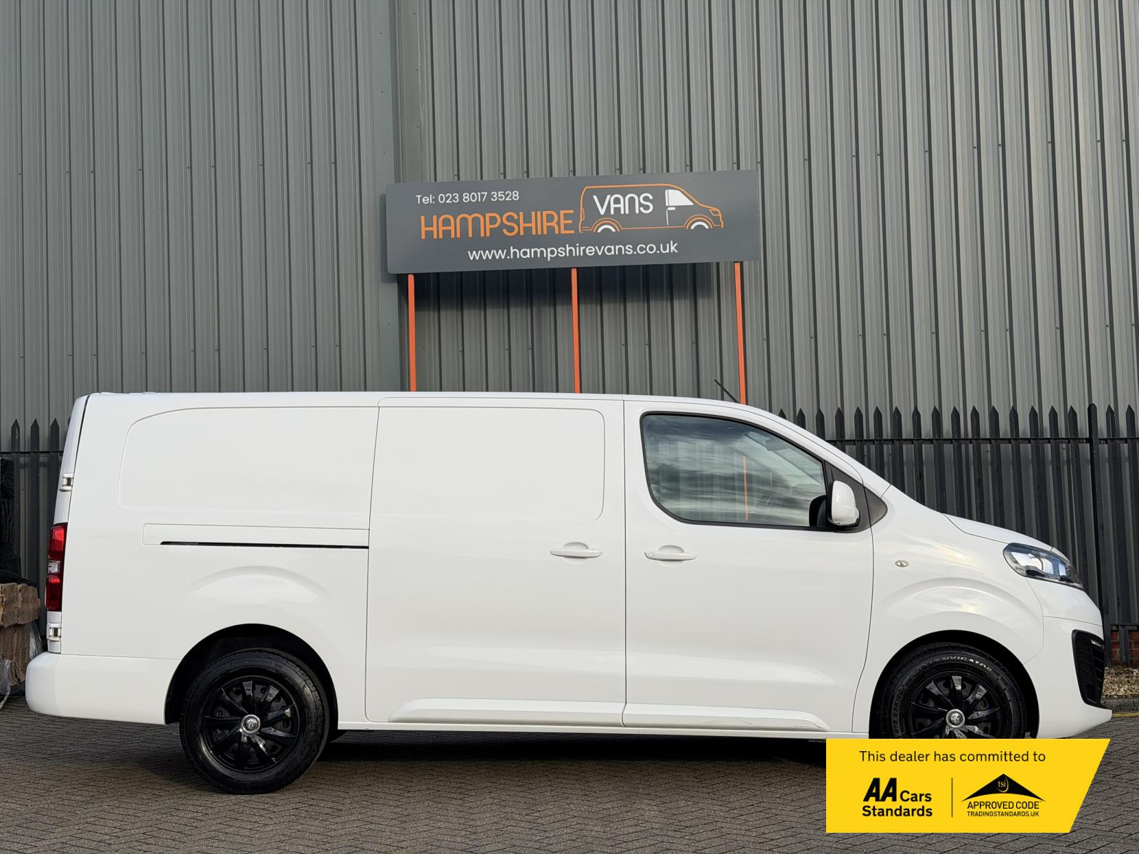 Vauxhall Vivaro 2.0 Turbo D 3100 Sportive Panel Van 5dr Diesel Auto L2 H1 Euro 6 (s/s) (120 ps)