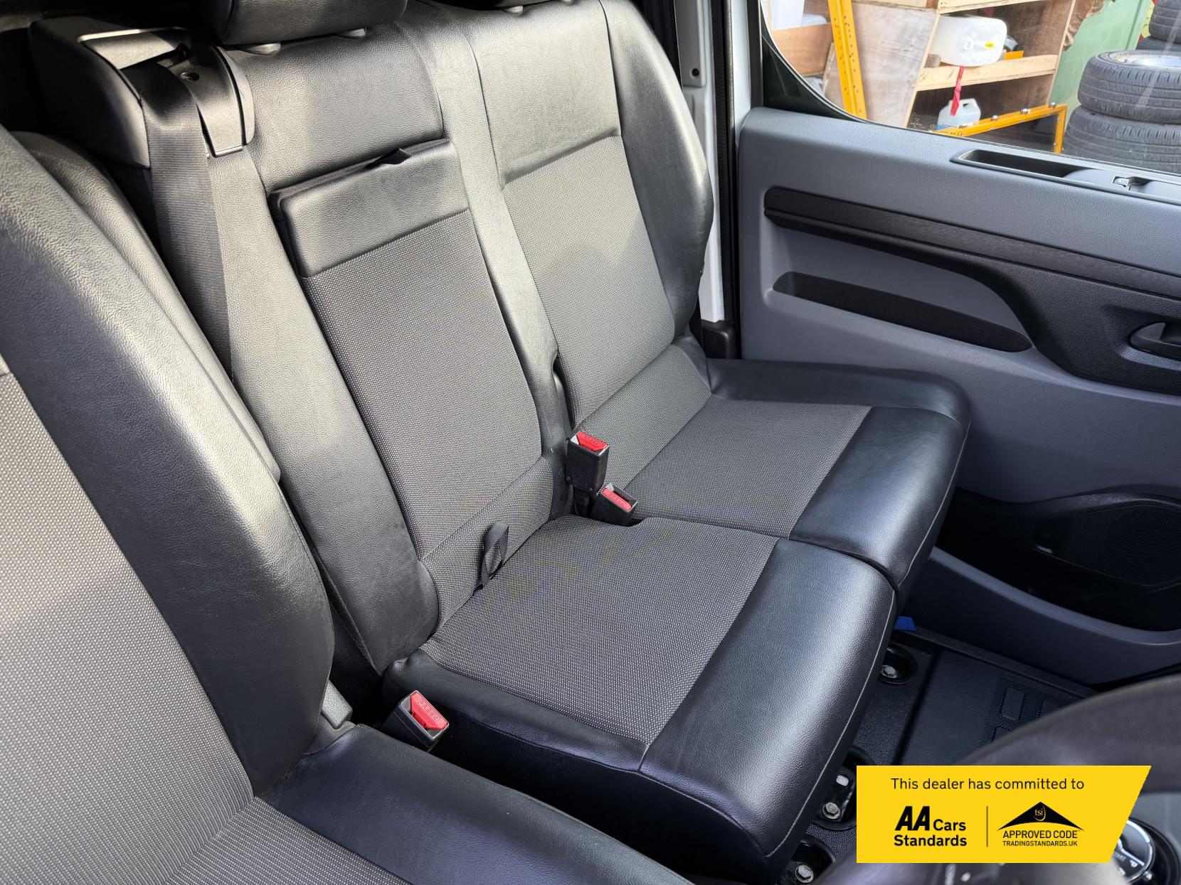 Vauxhall Vivaro 2.0 Turbo D 3100 Sportive Panel Van 5dr Diesel Auto L2 H1 Euro 6 (s/s) (120 ps)