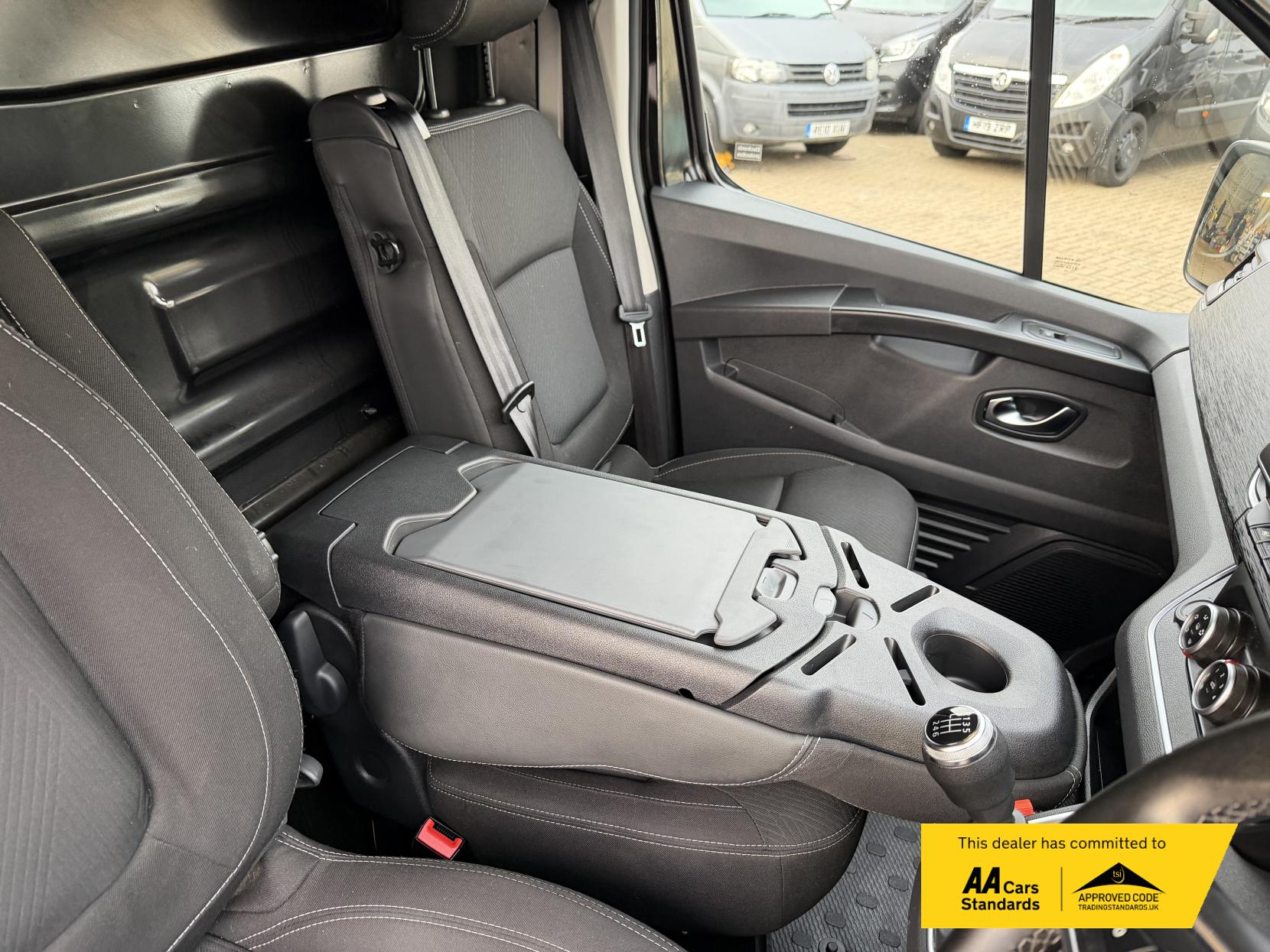 Renault Trafic 2.0 dCi Blue SL28 Sport Panel Van 5dr Diesel Manual L1 H1 Euro 6 (s/s) (130 ps)