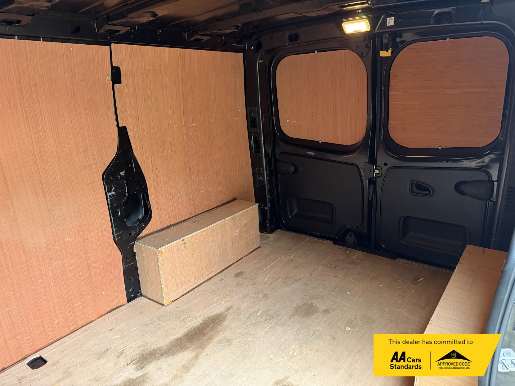 Renault Trafic 2.0 dCi Blue SL28 Sport Panel Van 5dr Diesel Manual L1 H1 Euro 6 (s/s) (130 ps)