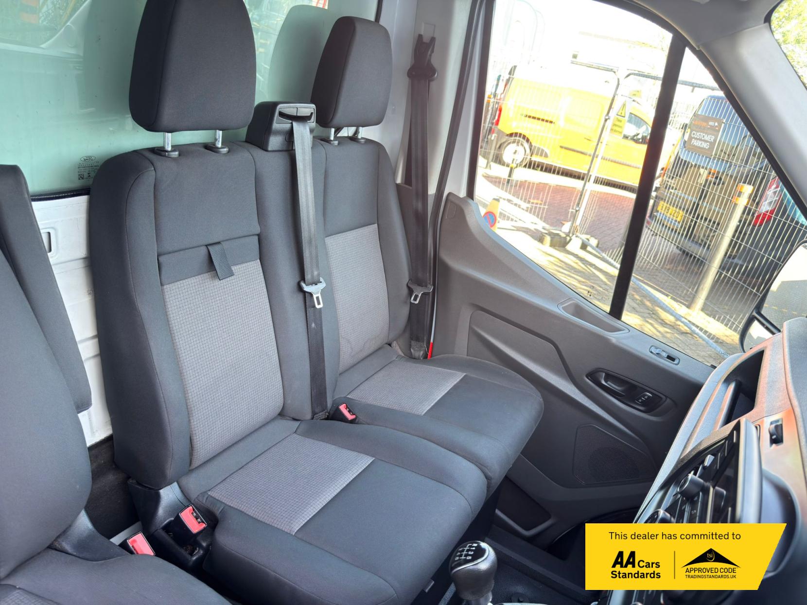 2020 Ford Transit 2.0 350 EcoBlue HD Leader Luton 3dr Diesel Manual RWD L4 Euro 6 (s/s) (130 ps) - Thumbnail 38