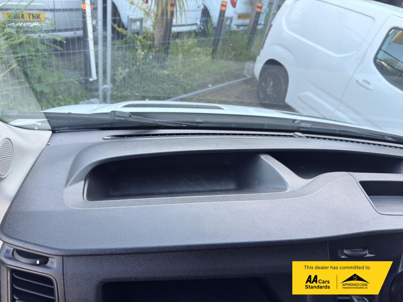 2020 Ford Transit 2.0 350 EcoBlue HD Leader Luton 3dr Diesel Manual RWD L4 Euro 6 (s/s) (130 ps) - Thumbnail 52