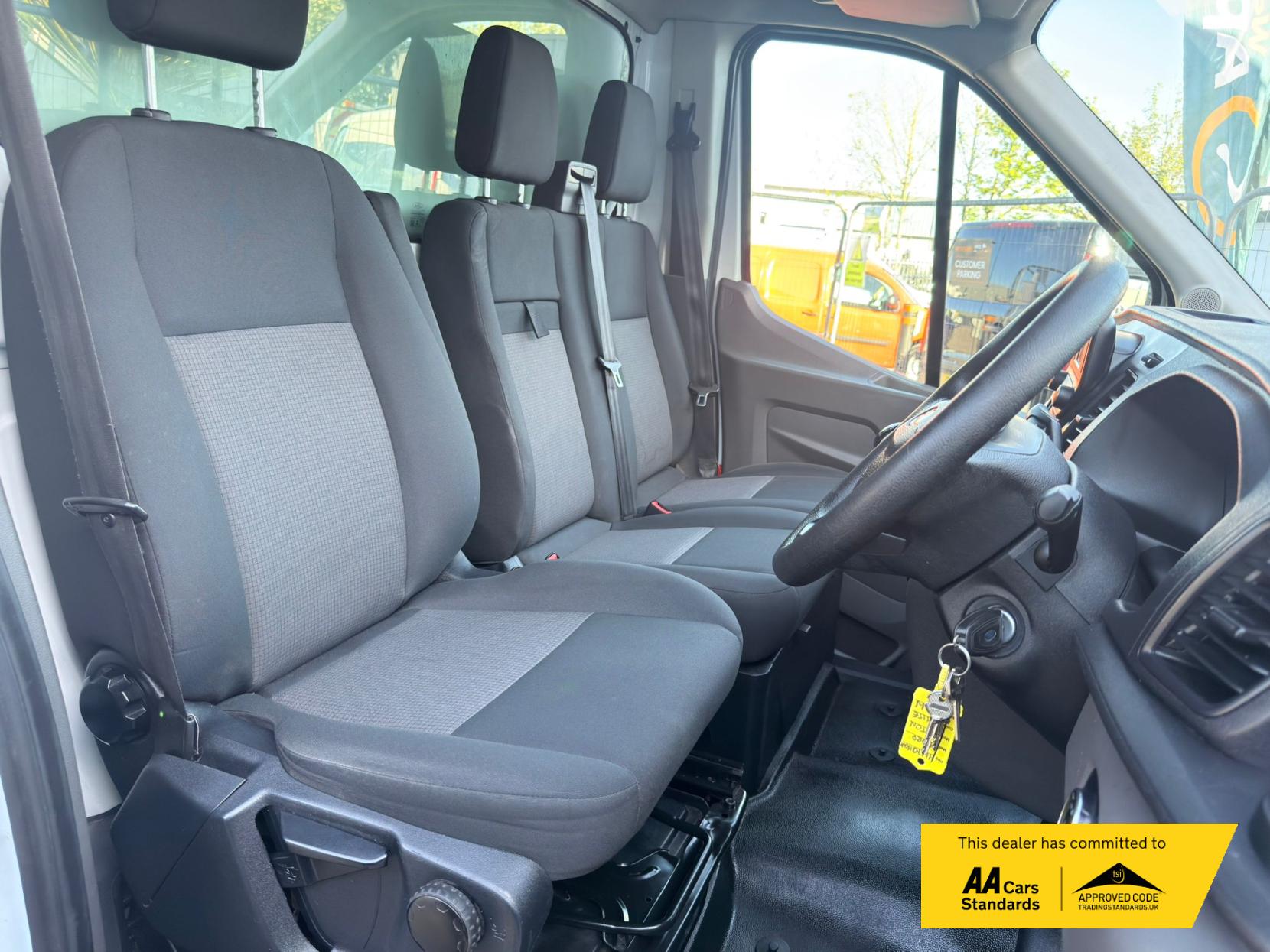 2020 Ford Transit 2.0 350 EcoBlue HD Leader Luton 3dr Diesel Manual RWD L4 Euro 6 (s/s) (130 ps) - Thumbnail 37