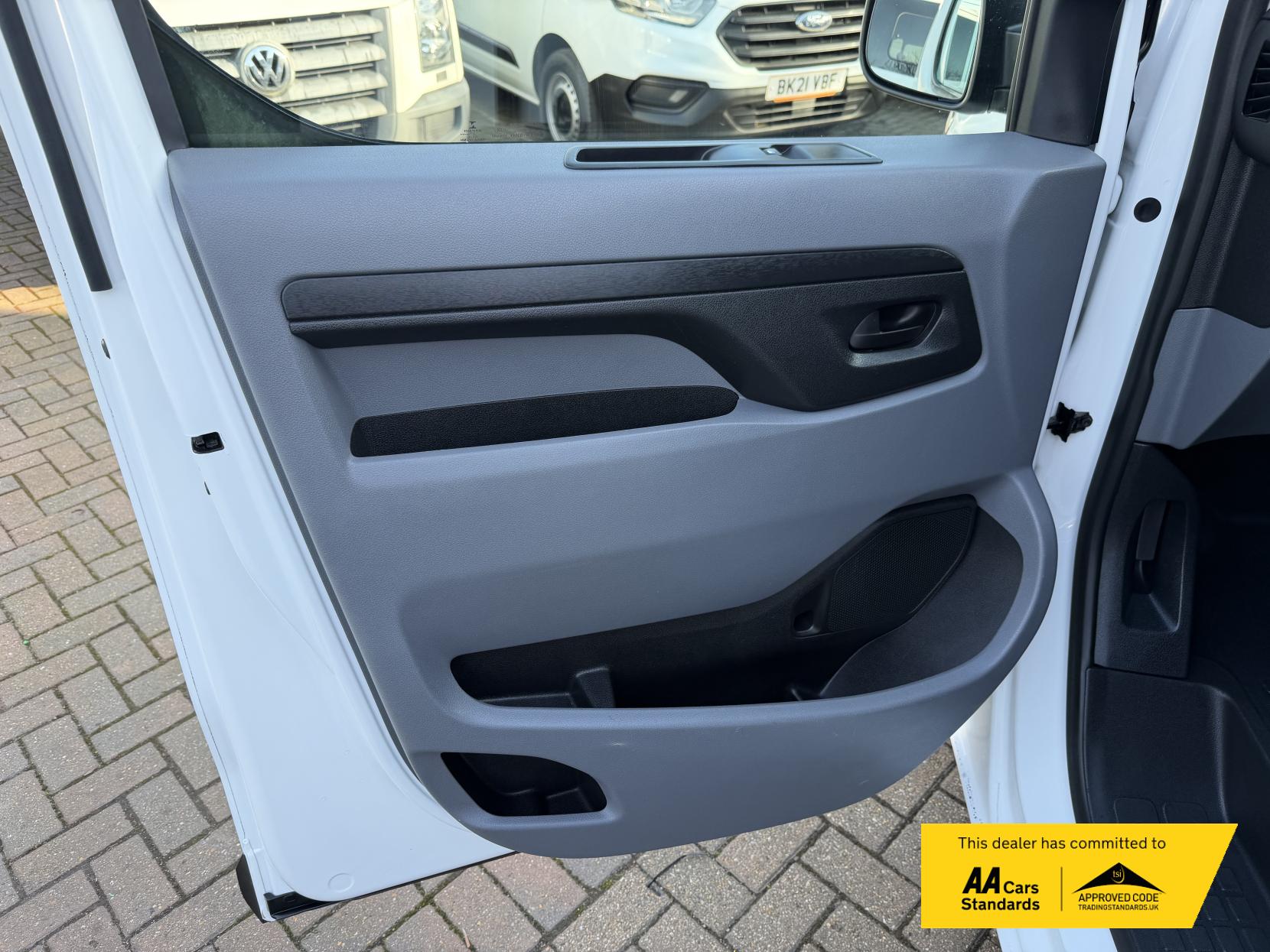 Citroen Dispatch 2.0 BlueHDi 1400 Enterprise M Panel Van 6dr Diesel Manual FWD 2 Euro 6 (s/s) (120 ps)