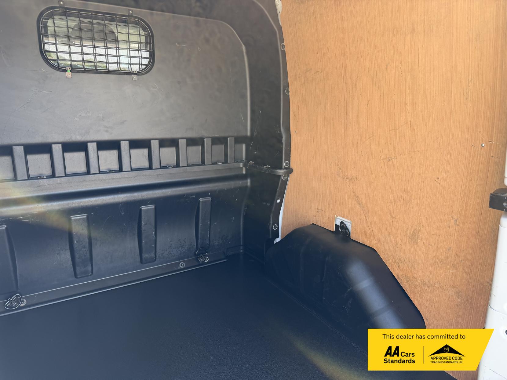 2023 Ford Transit Custom 2.0 300 EcoBlue Limited Crew Van Double Cab 5dr Diesel Manual L1 H1 Euro 6 (s/s) (130 ps) - Thumbnail 29