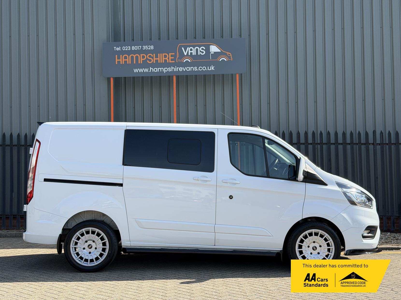 2023 Ford Transit Custom 2.0 300 EcoBlue Limited Crew Van Double Cab 5dr Diesel Manual L1 H1 Euro 6 (s/s) (130 ps) - Thumbnail 5
