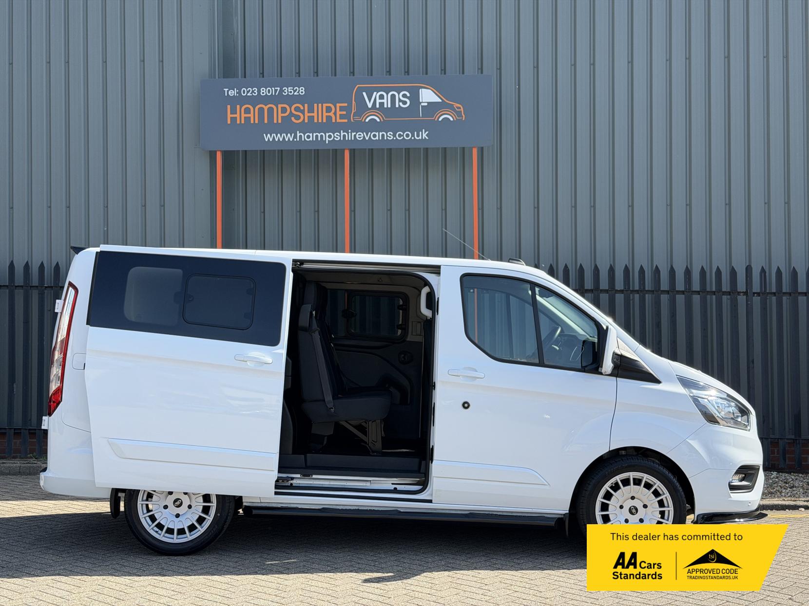 2023 Ford Transit Custom 2.0 300 EcoBlue Limited Crew Van Double Cab 5dr Diesel Manual L1 H1 Euro 6 (s/s) (130 ps) - Thumbnail 6